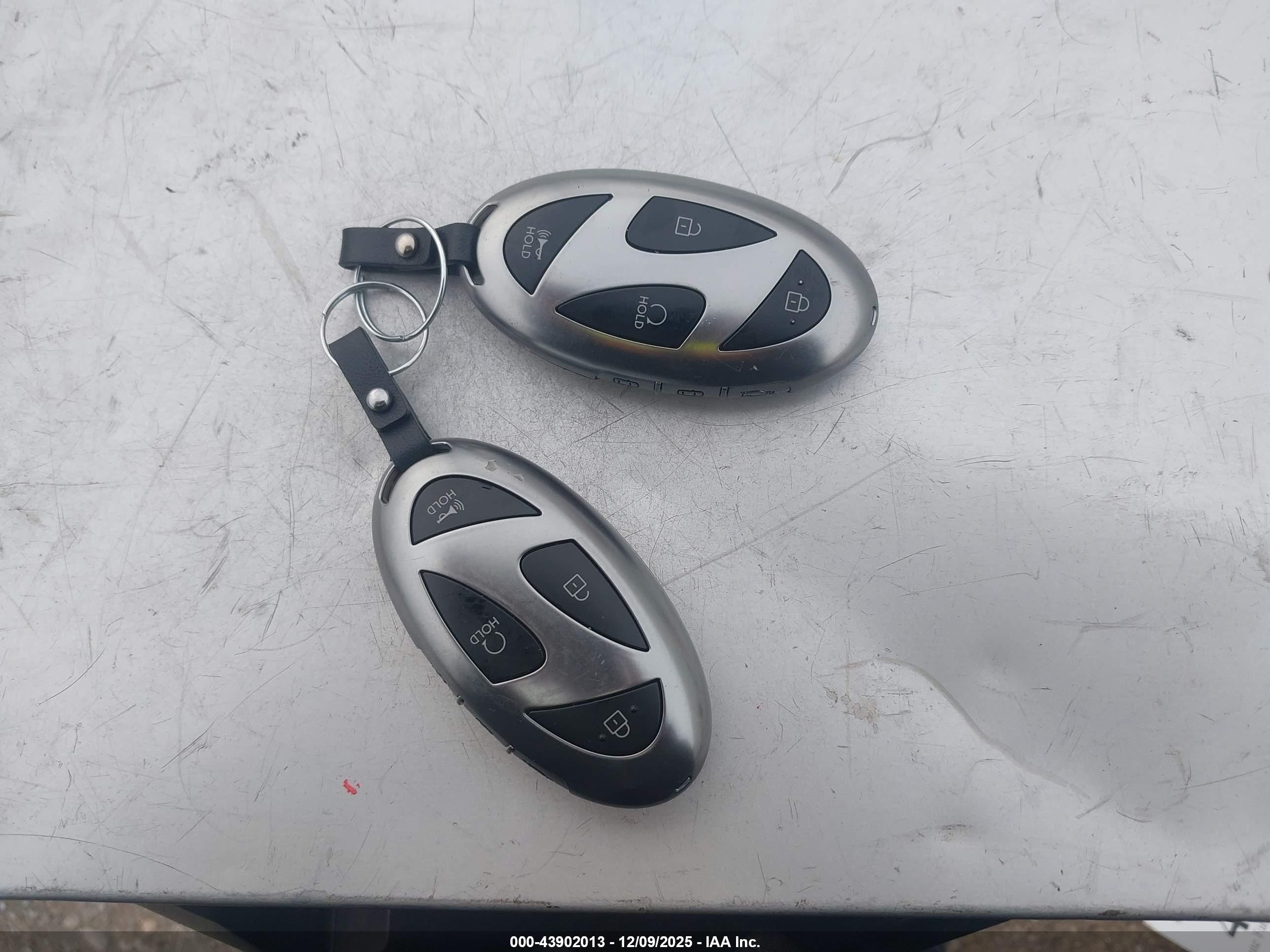 HYUNDAI SANTA image 11