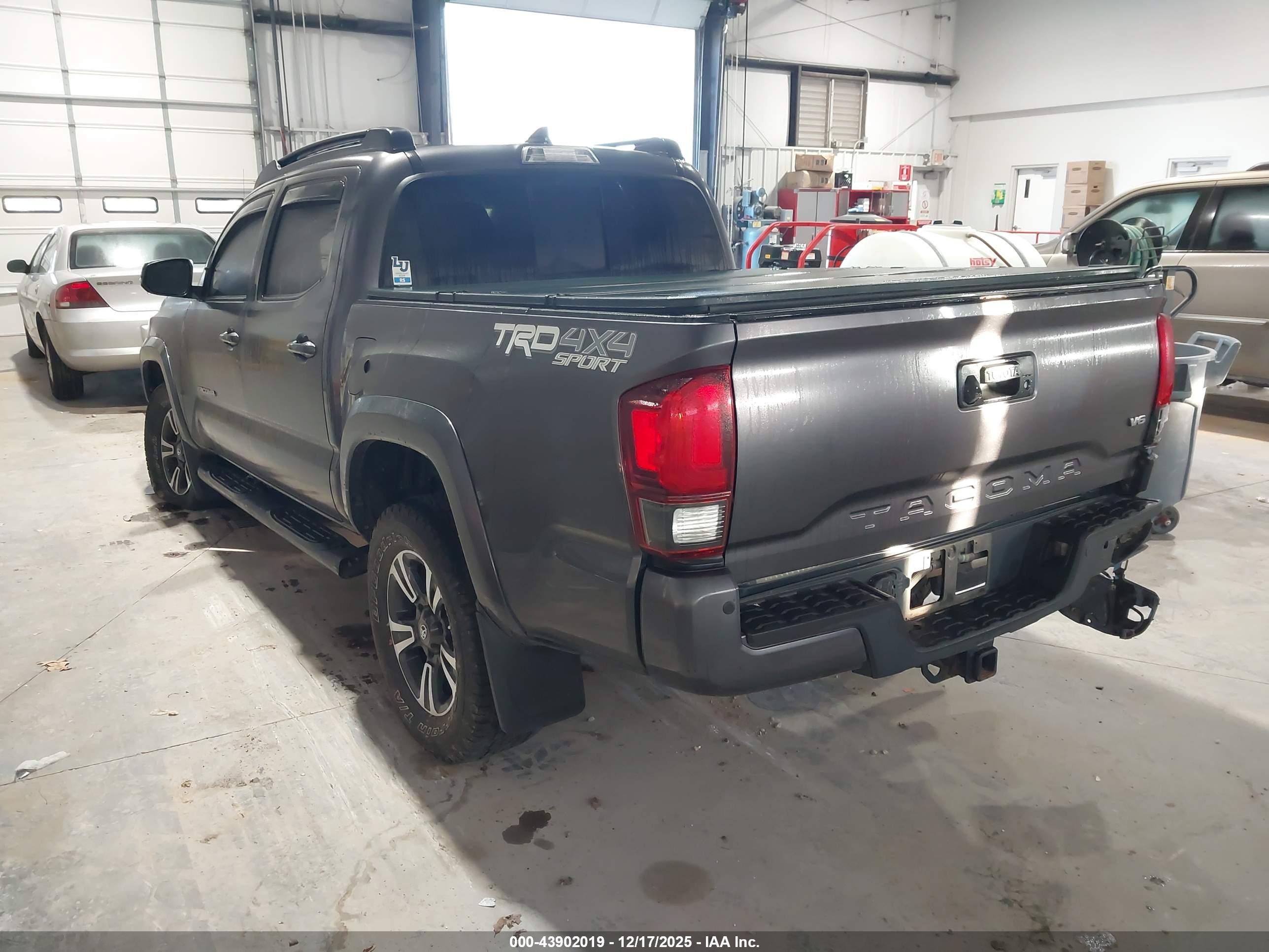 TOYOTA TACOMA image 3