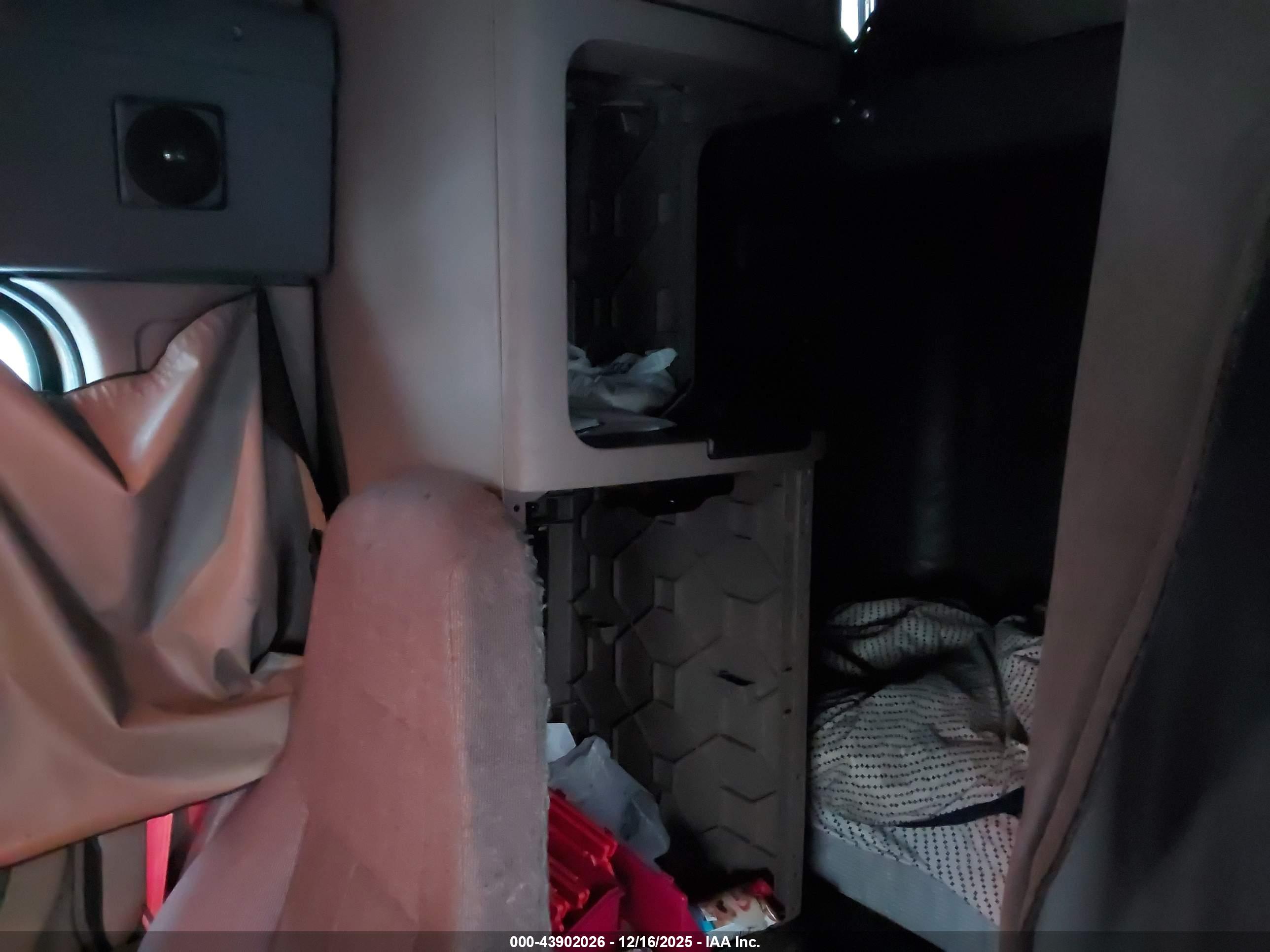 FREIGHTLINER CASCADIA image 7