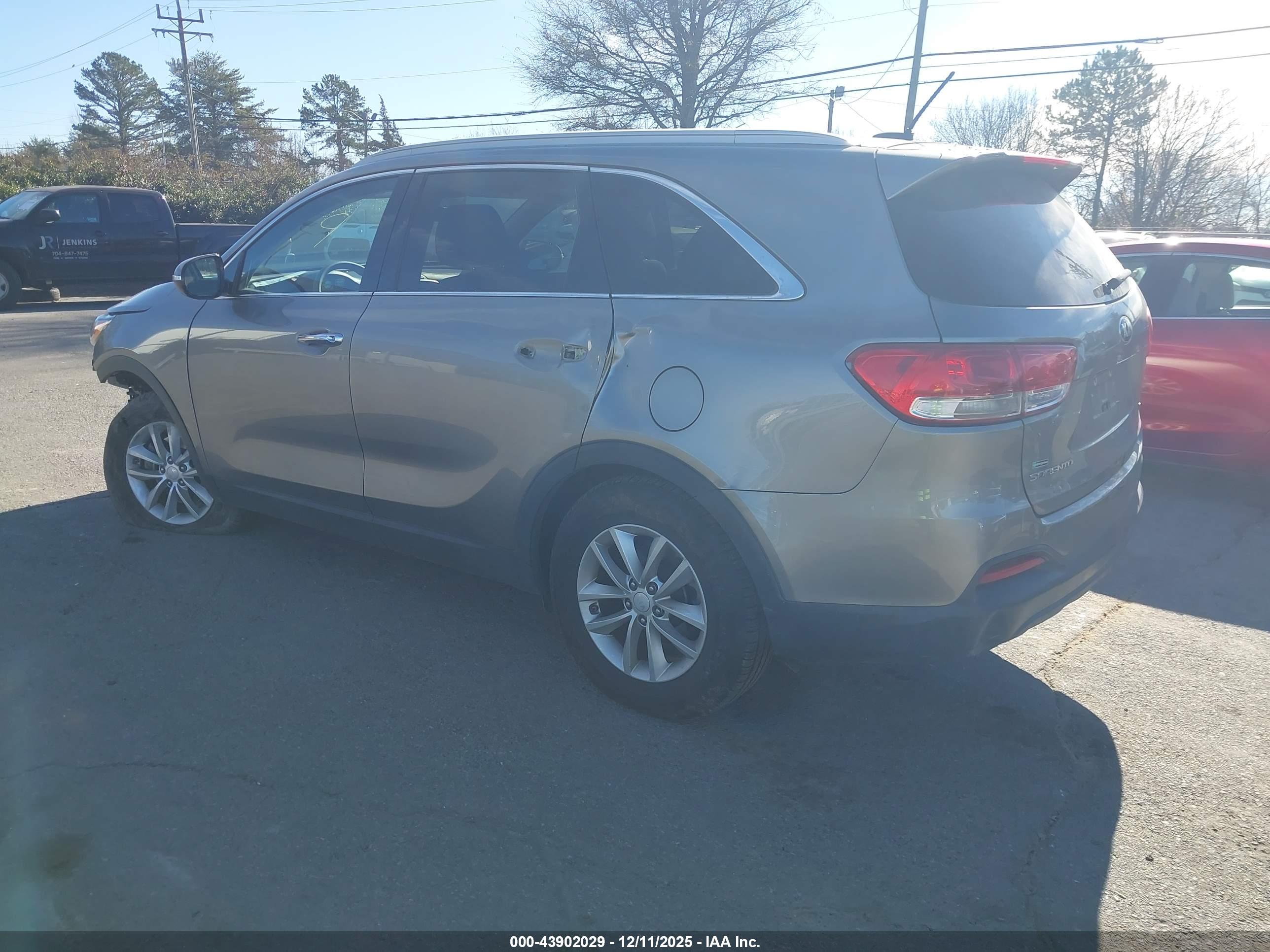 KIA SORENTO image 3