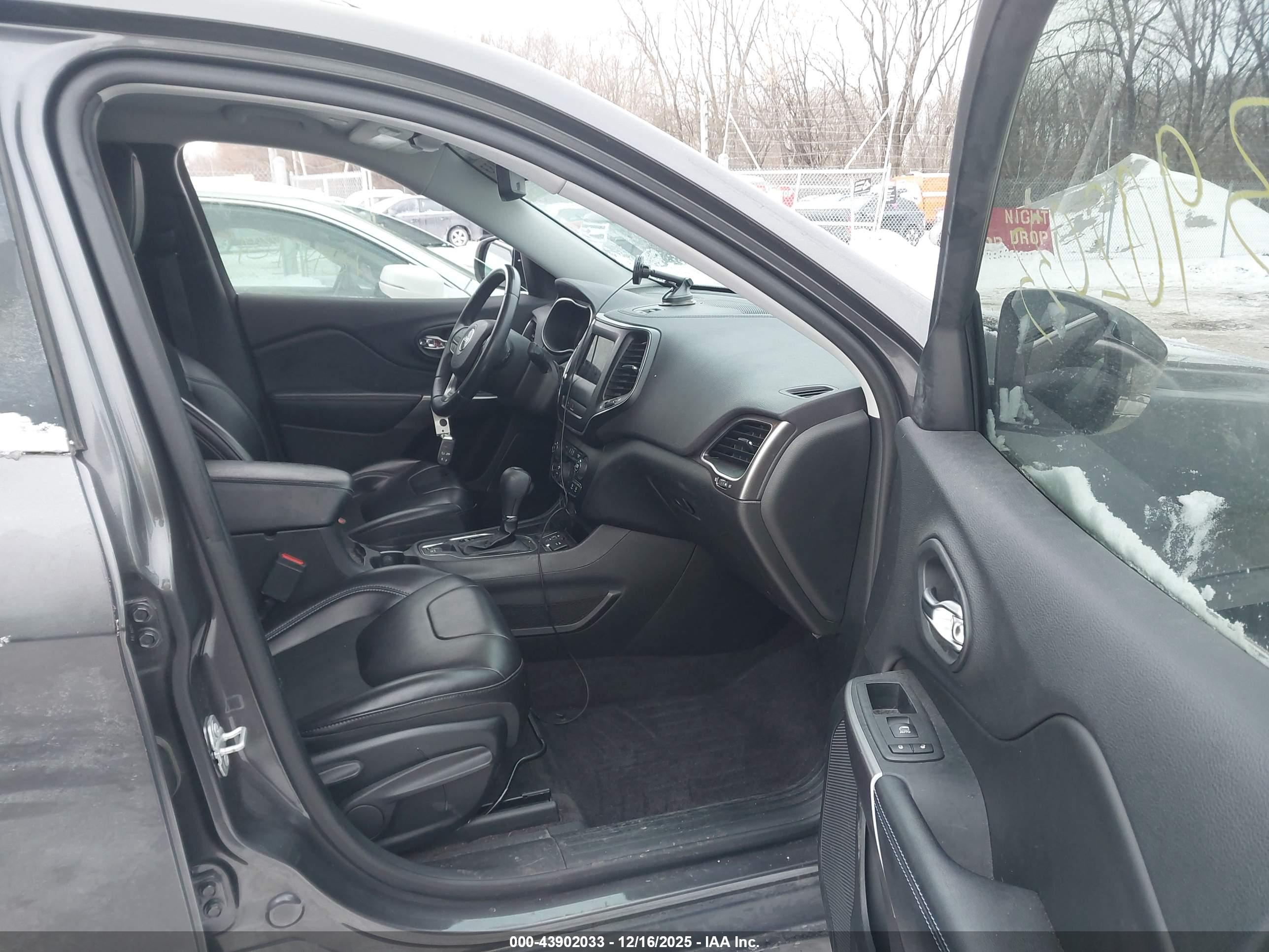 JEEP CHEROKEE image 5
