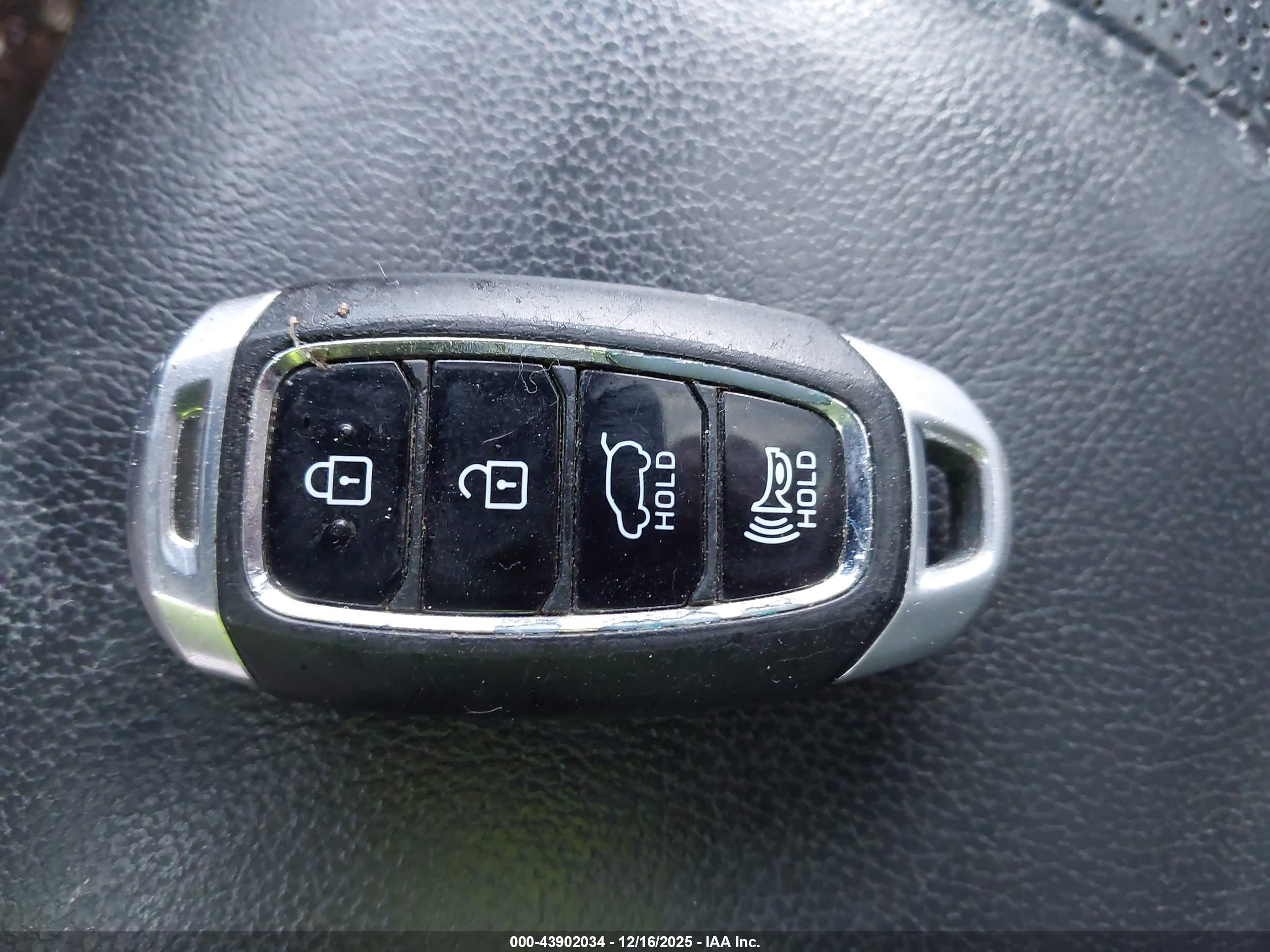 HYUNDAI SANTA image 11