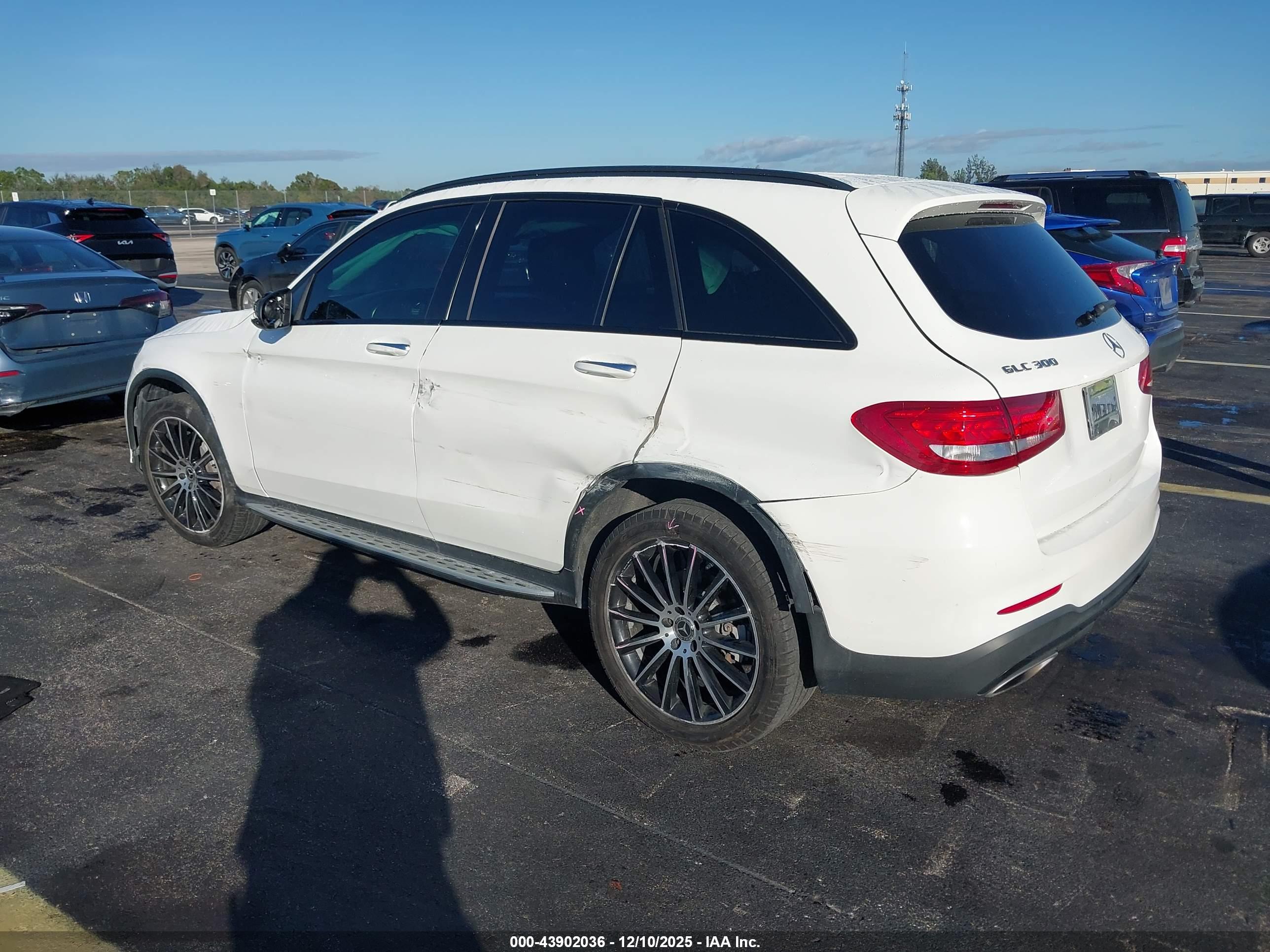 MERCEDES-BENZ GLC image 3