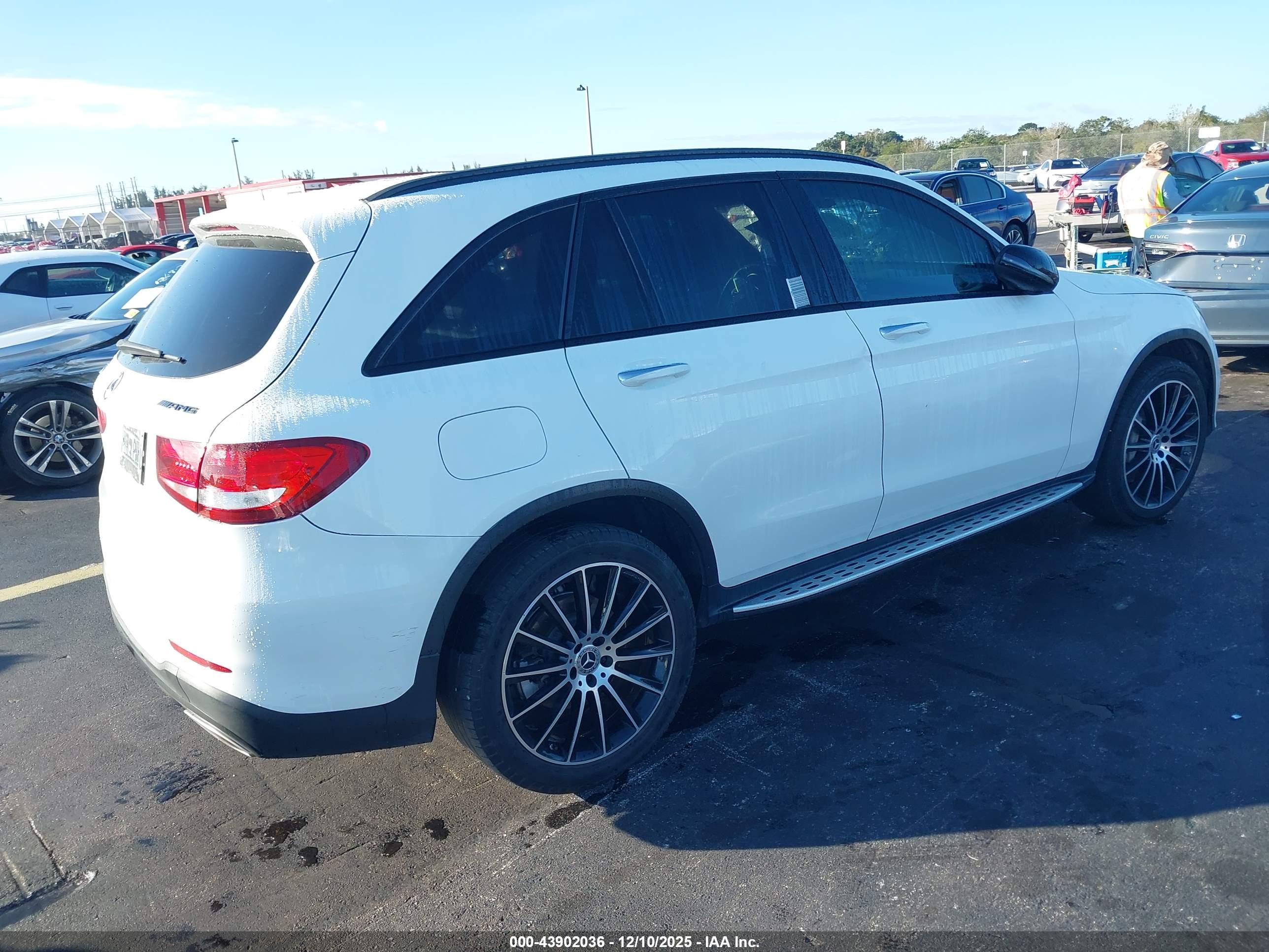 MERCEDES-BENZ GLC image 4