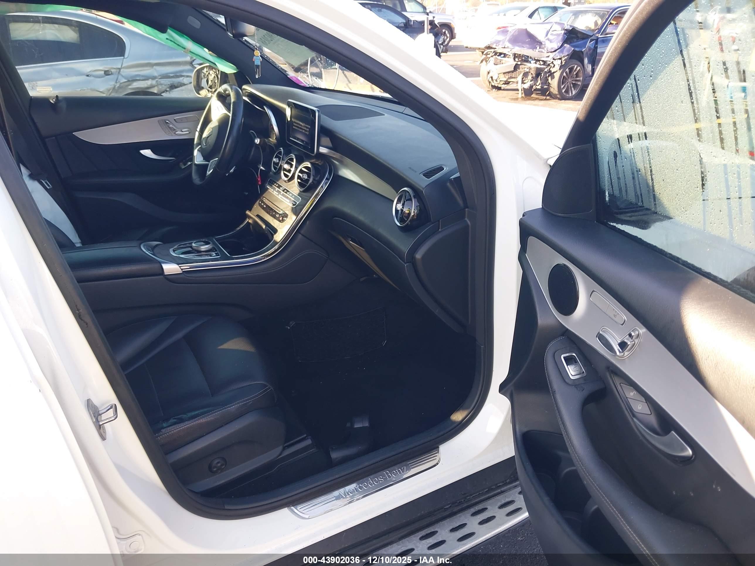 MERCEDES-BENZ GLC image 5