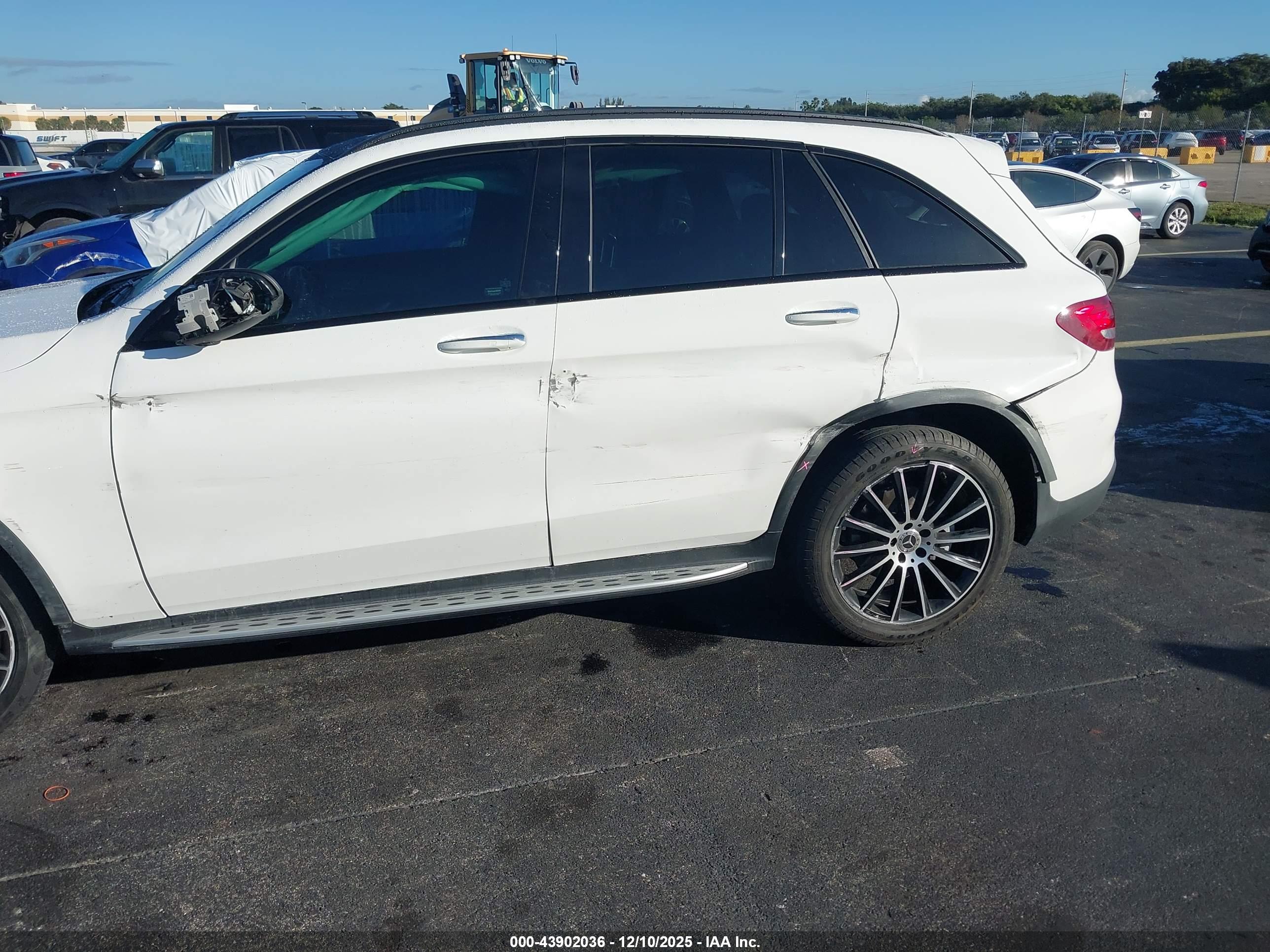MERCEDES-BENZ GLC image 6
