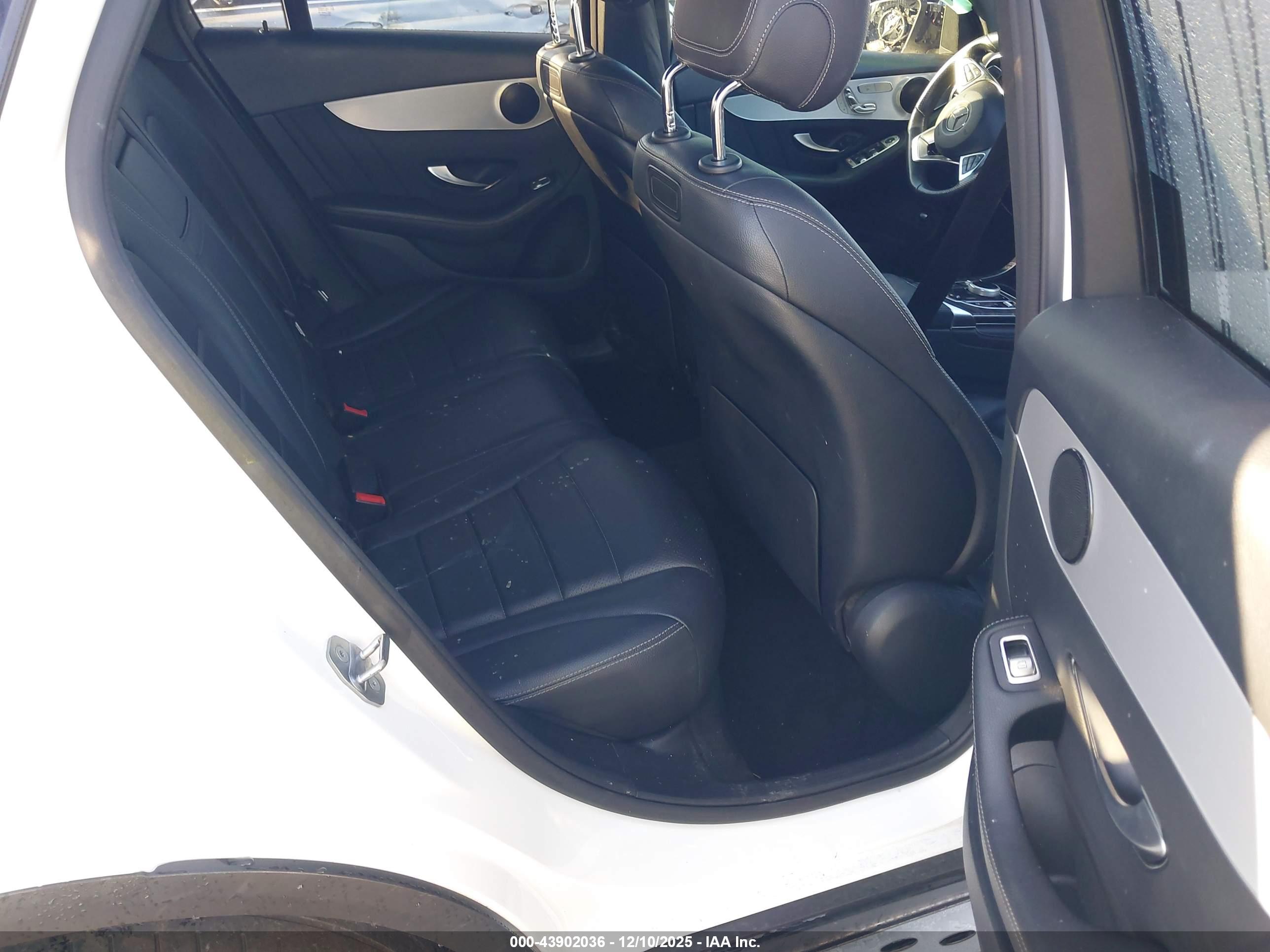 MERCEDES-BENZ GLC image 8