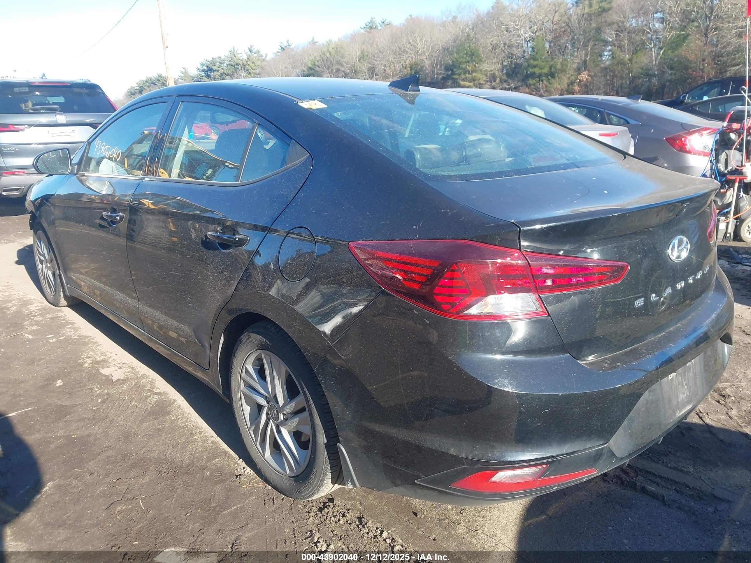 HYUNDAI ELANTRA image 3
