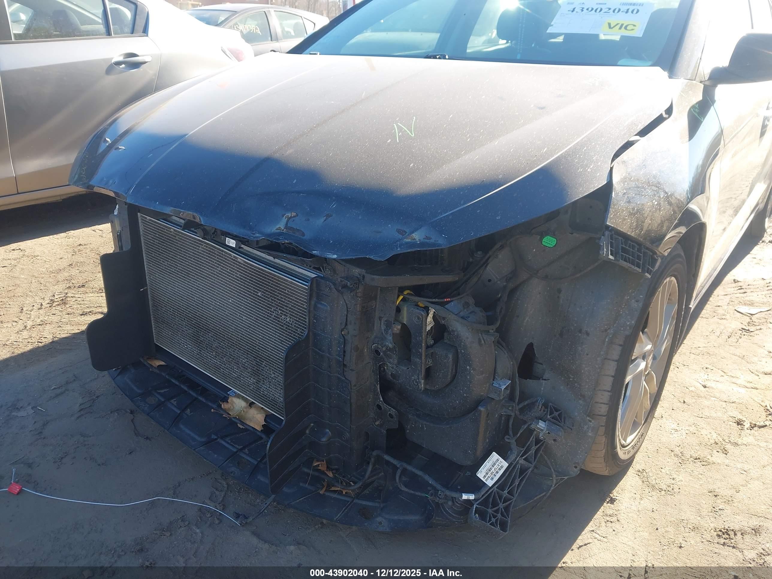 HYUNDAI ELANTRA image 6