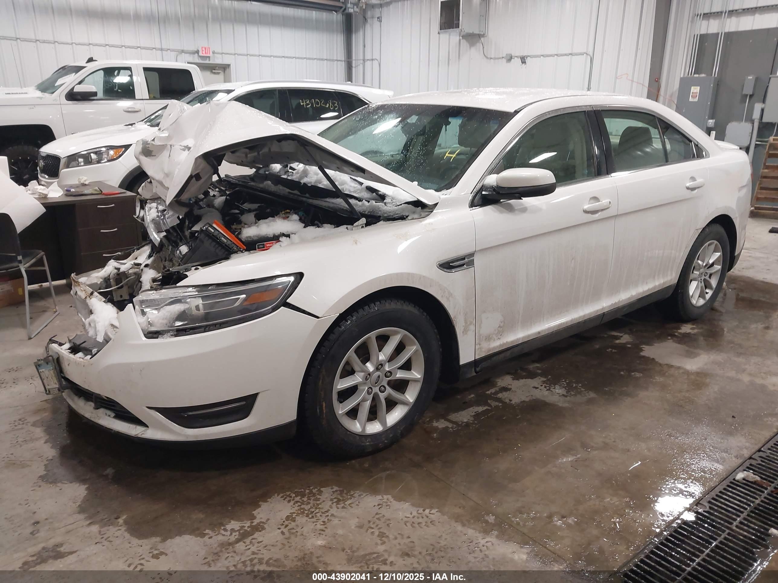 FORD TAURUS image 2