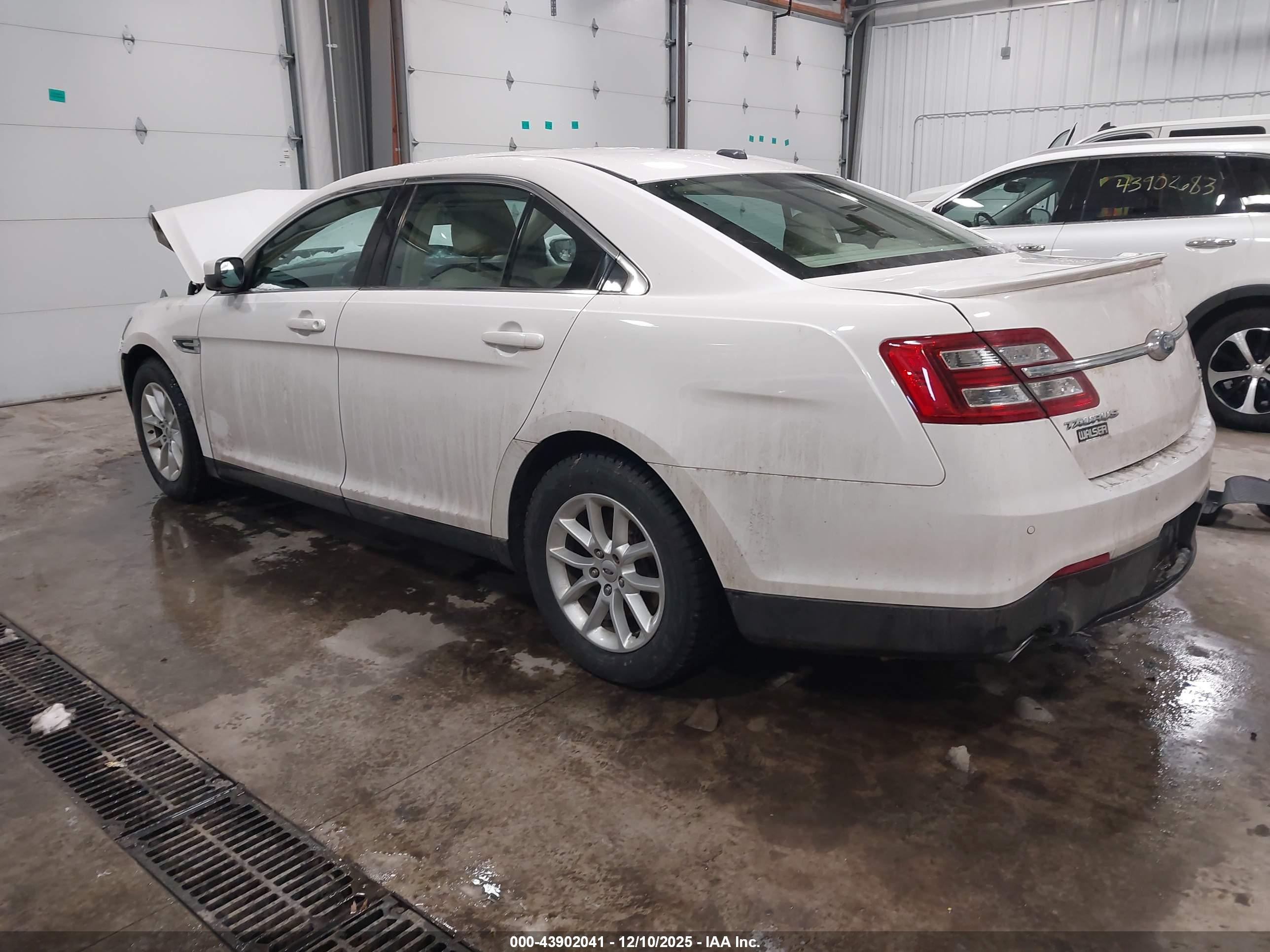 FORD TAURUS image 3