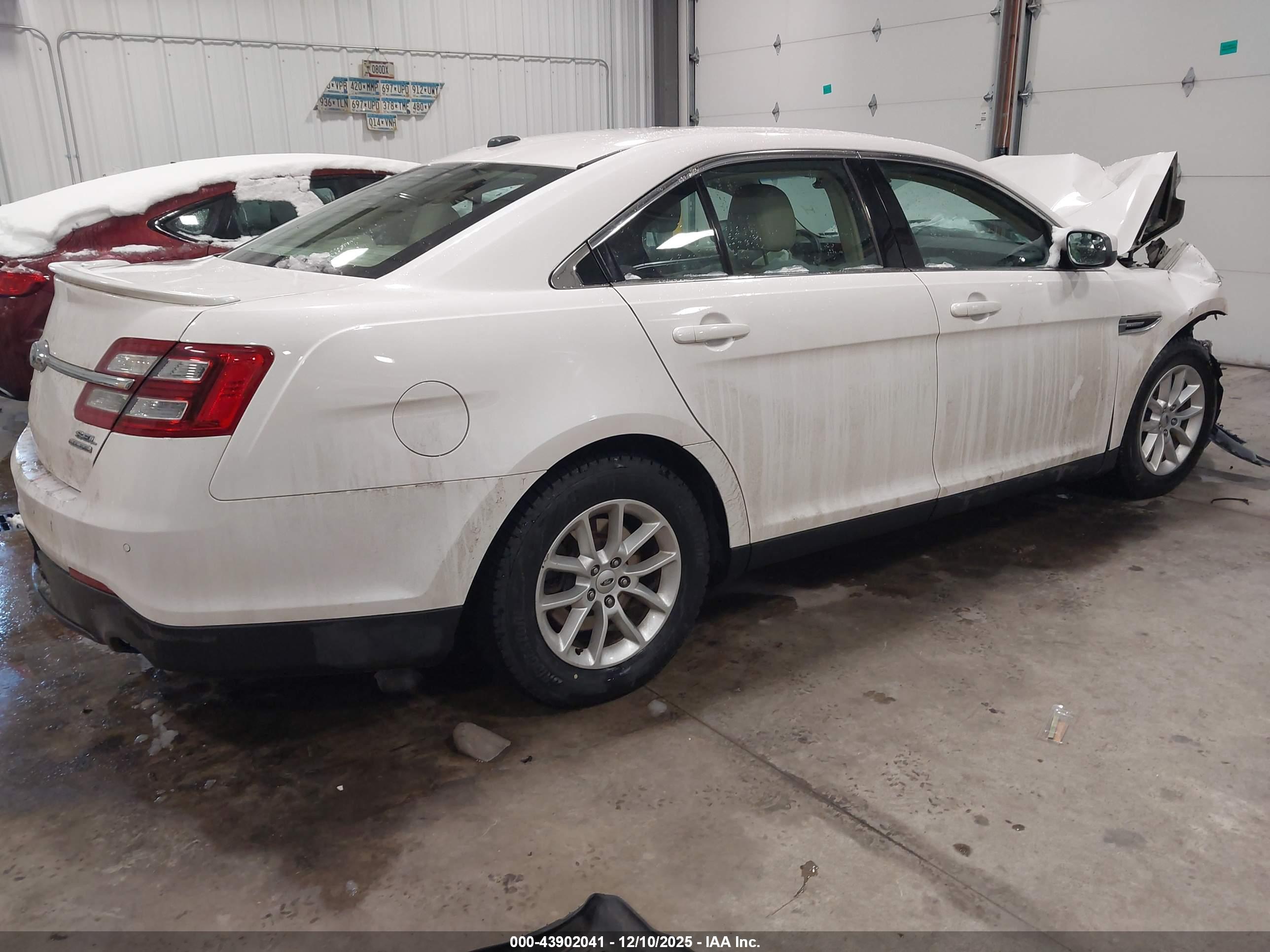 FORD TAURUS image 4