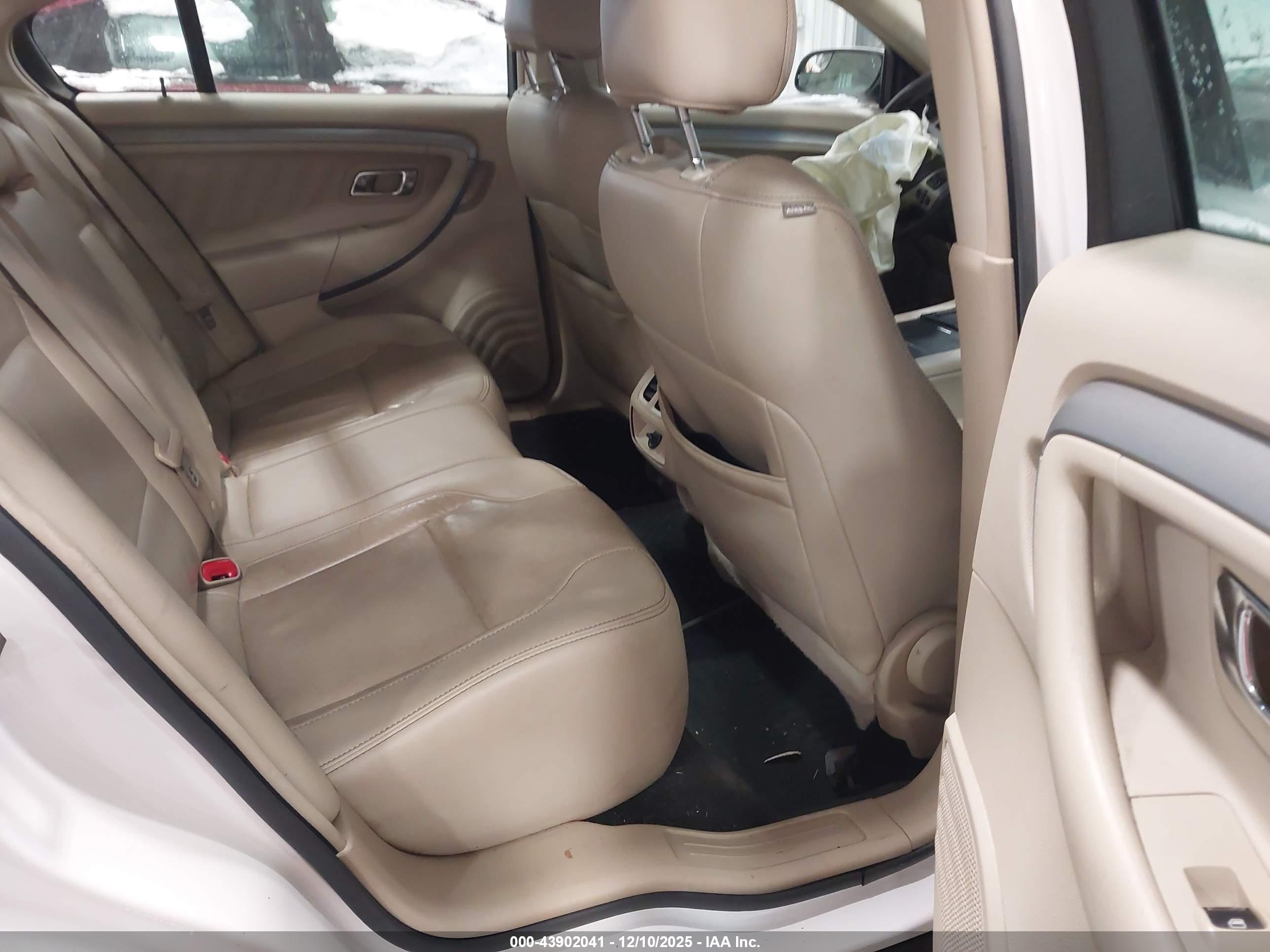 FORD TAURUS image 8