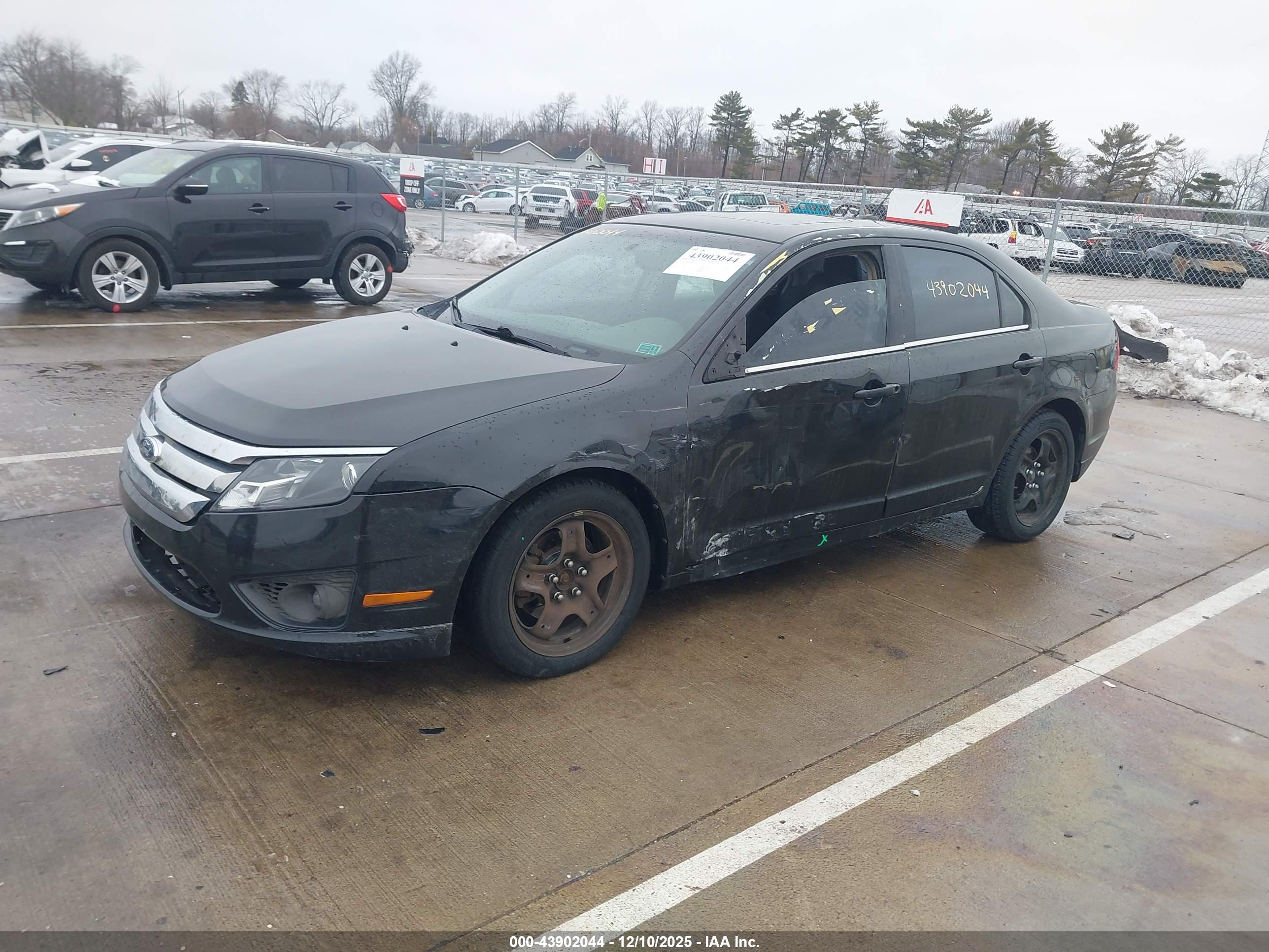 FORD FUSION image 2
