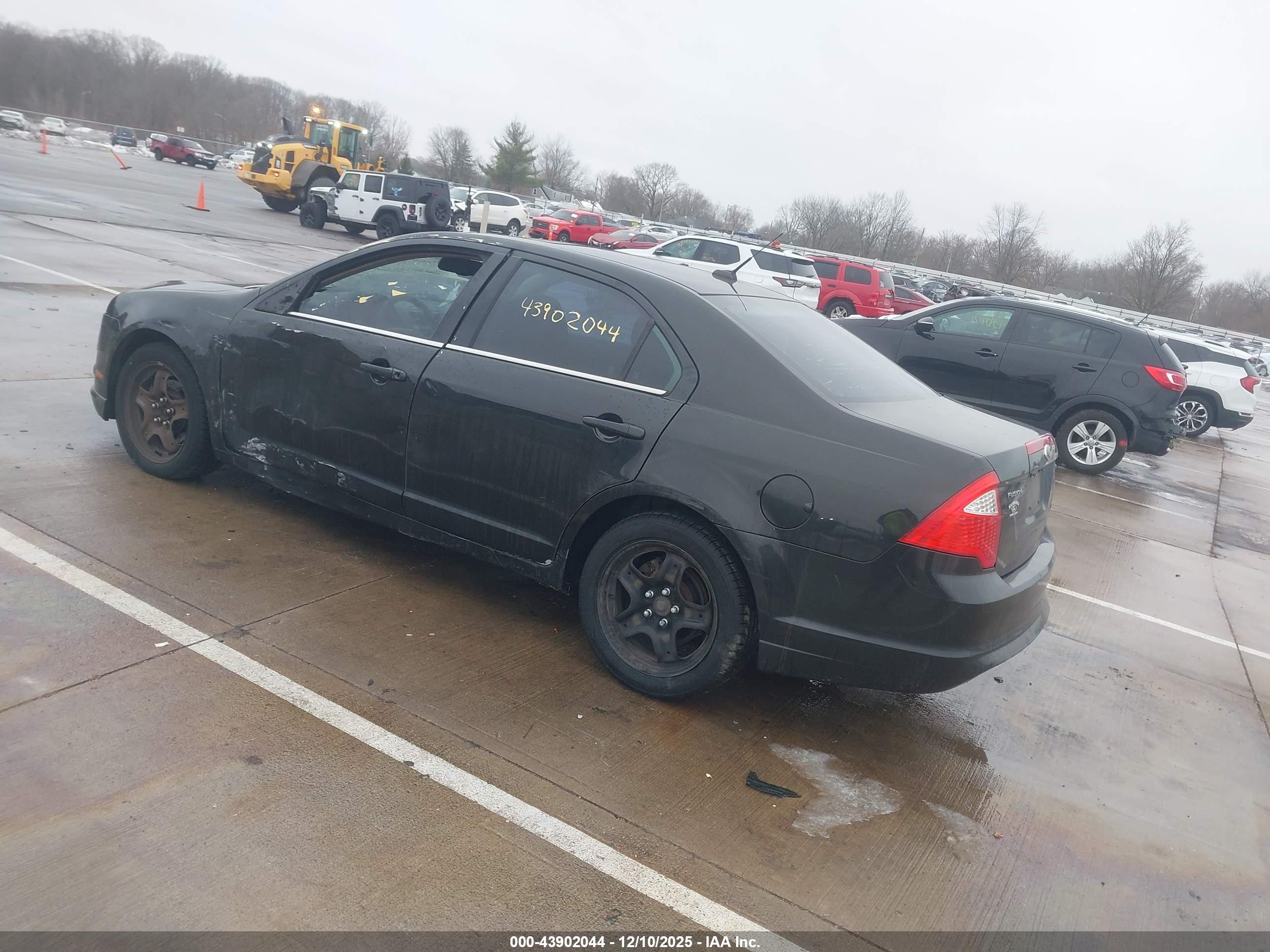 FORD FUSION image 3