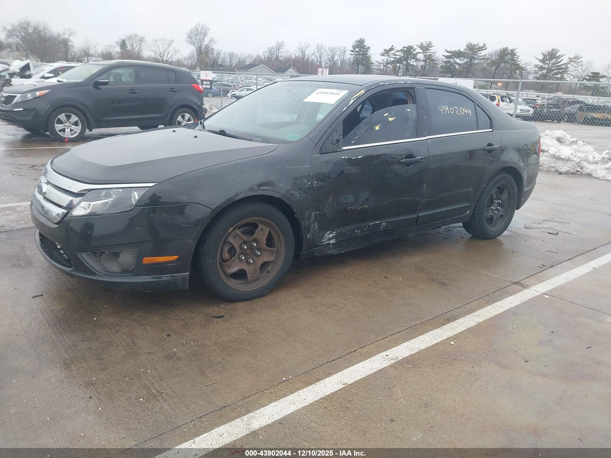 FORD FUSION image 6
