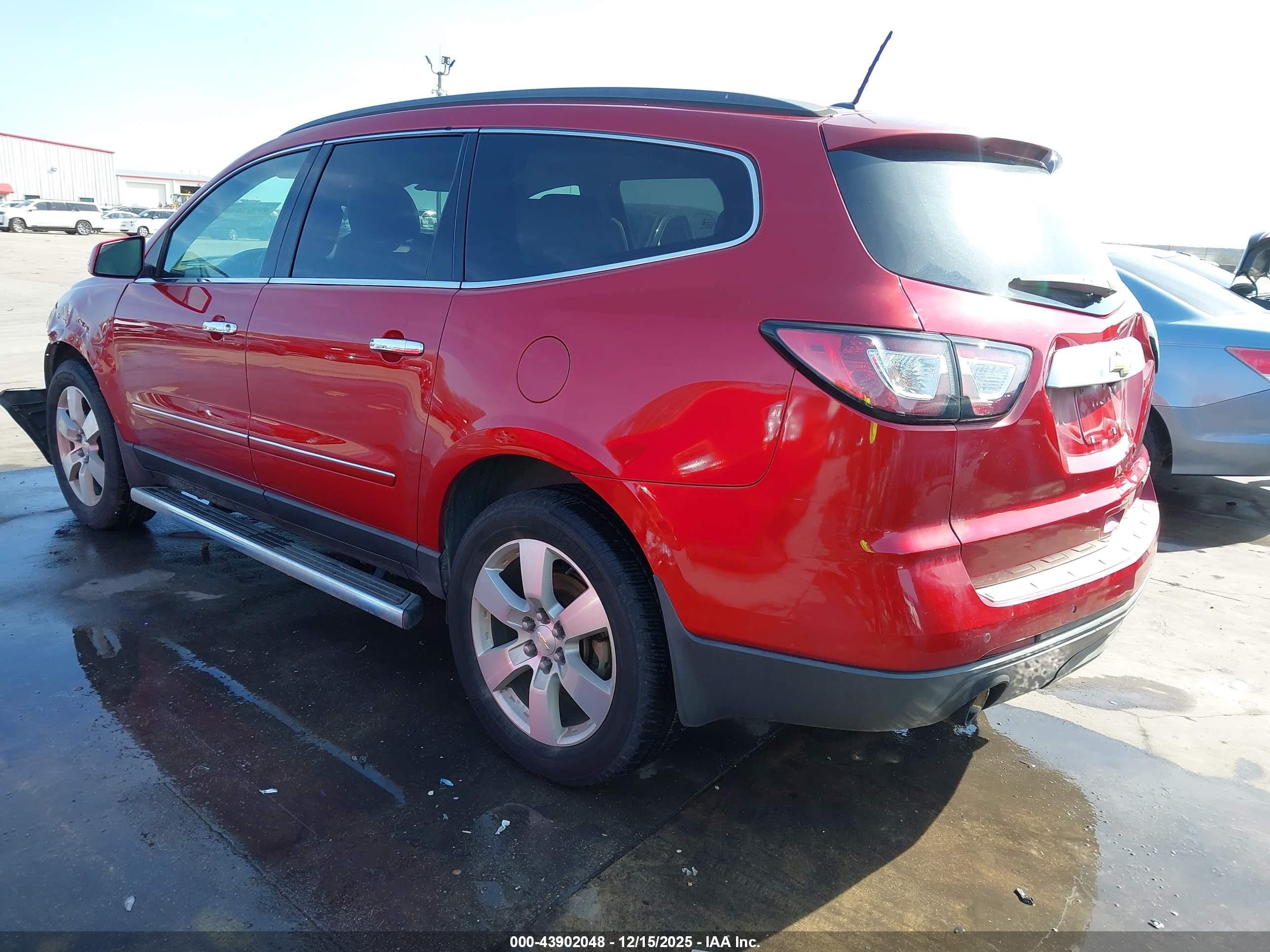 CHEVROLET TRAVERSE image 3