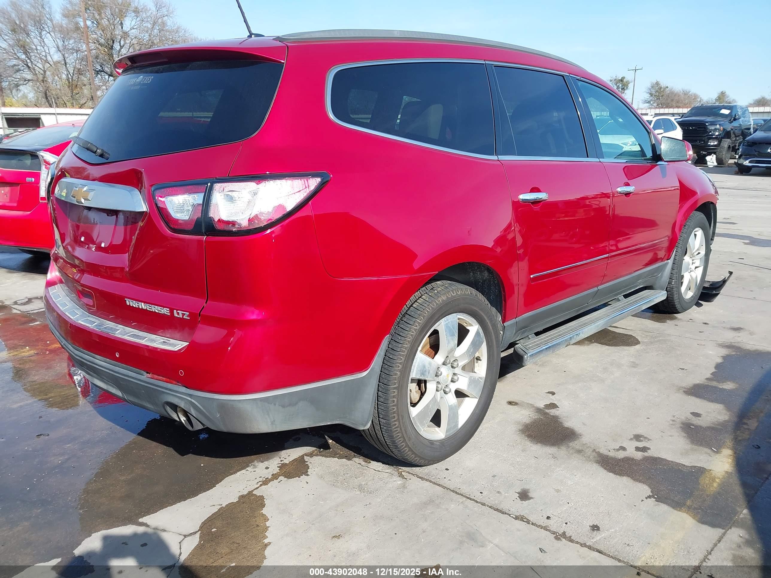 CHEVROLET TRAVERSE image 4