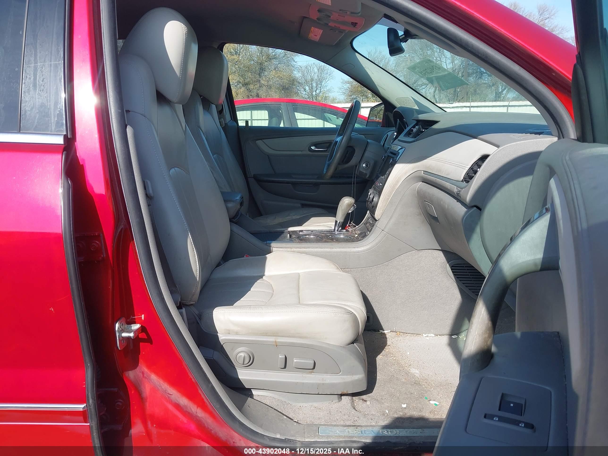 CHEVROLET TRAVERSE image 5