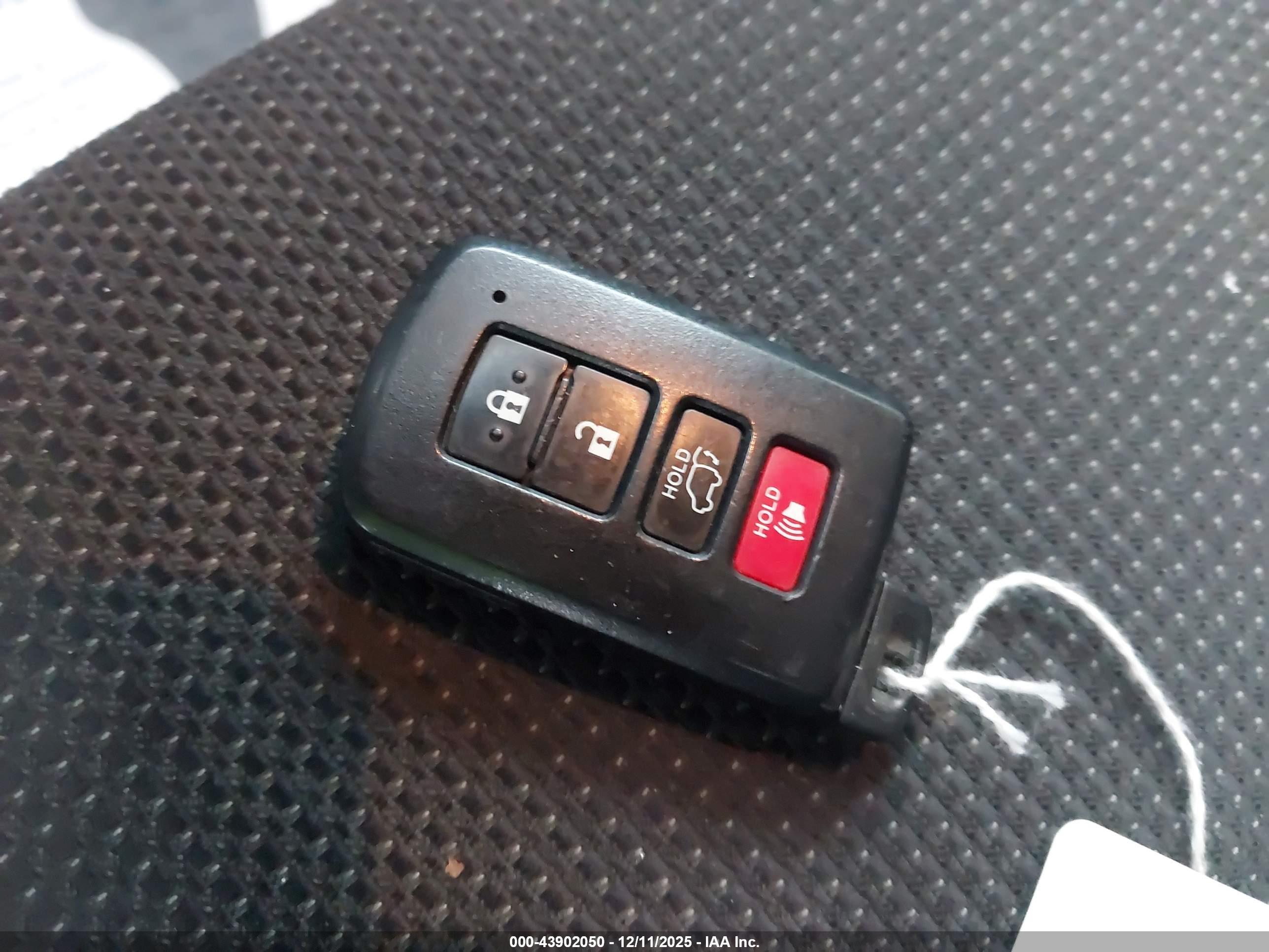 TOYOTA RAV4 image 11