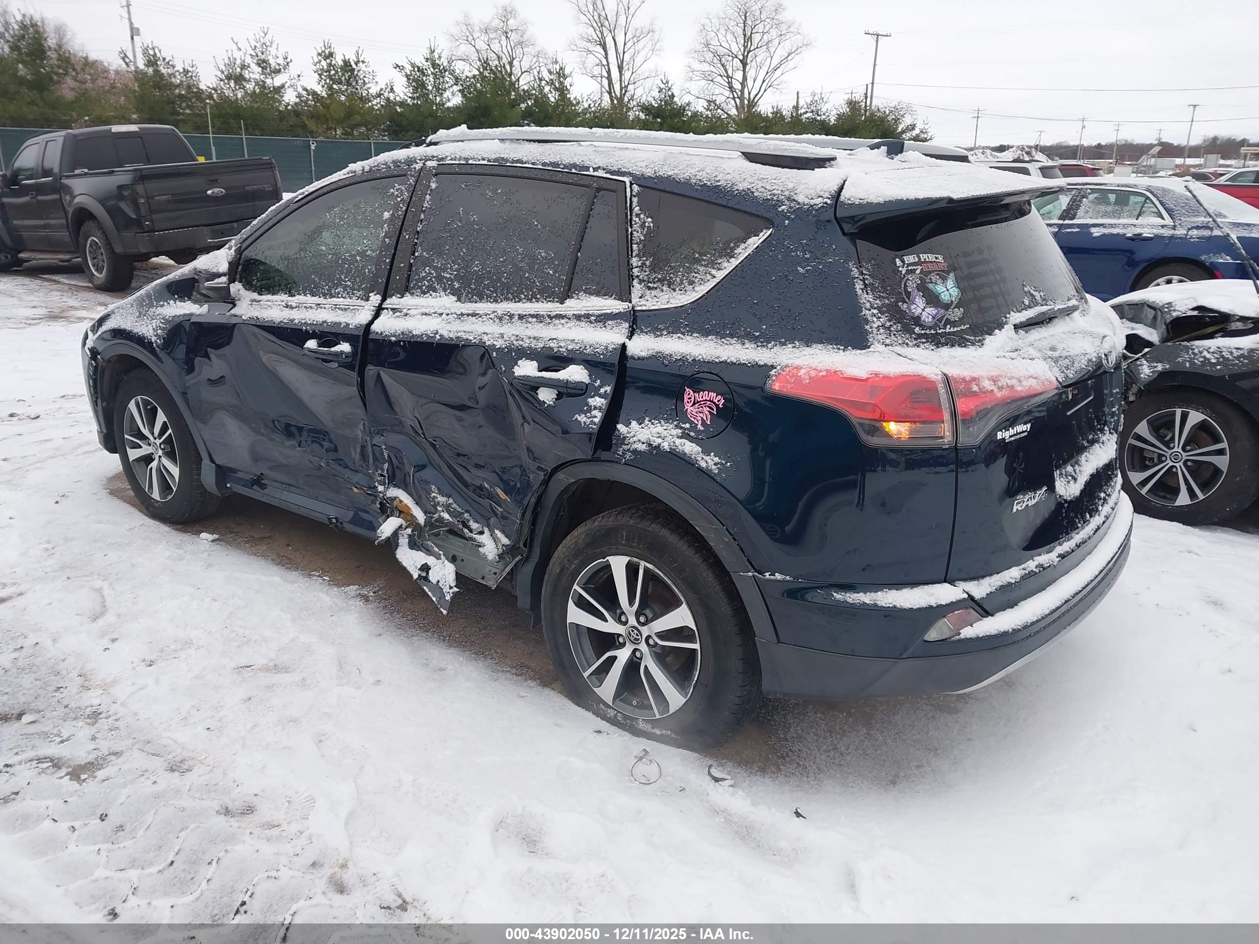 TOYOTA RAV4 image 3