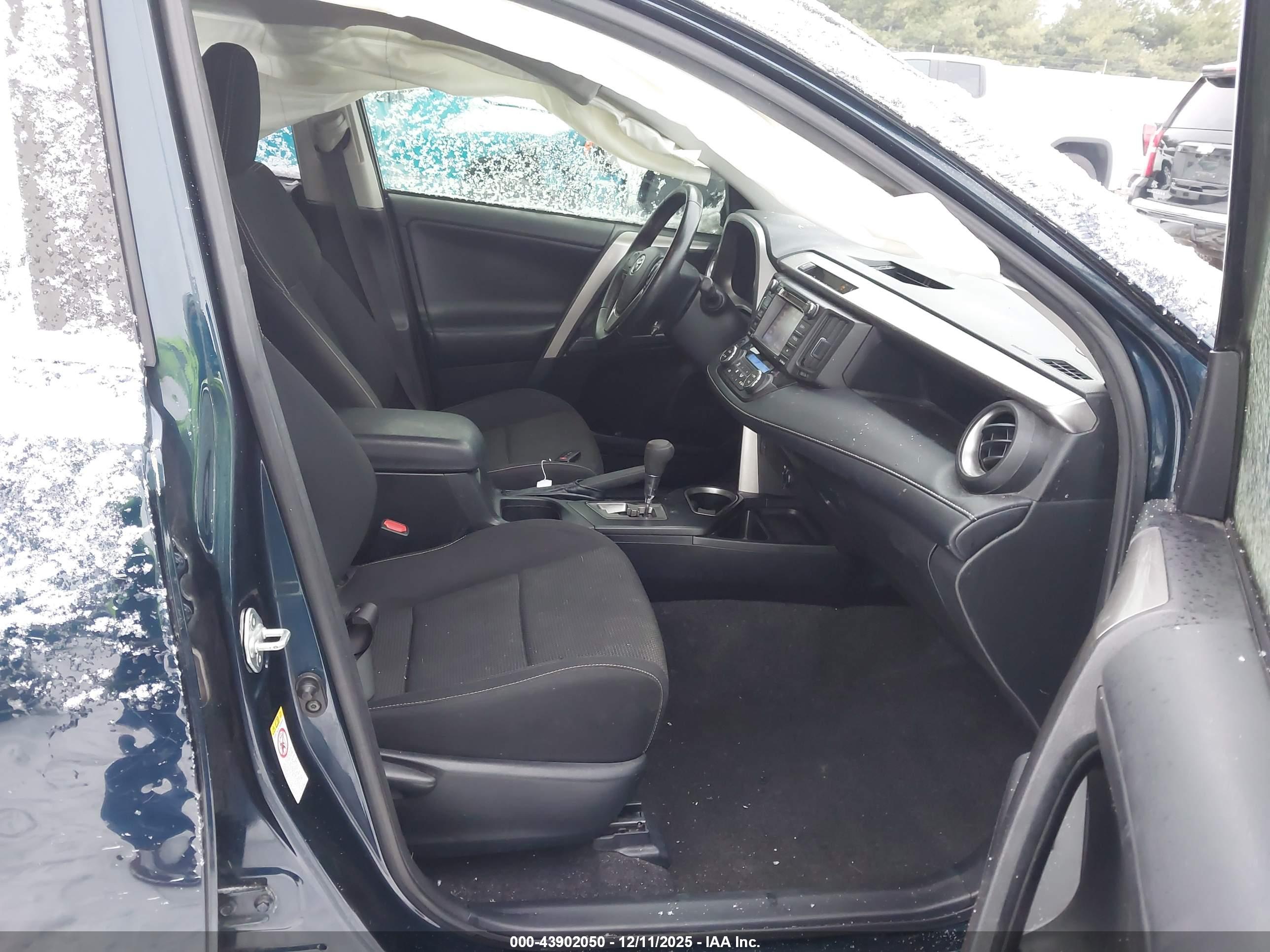 TOYOTA RAV4 image 5