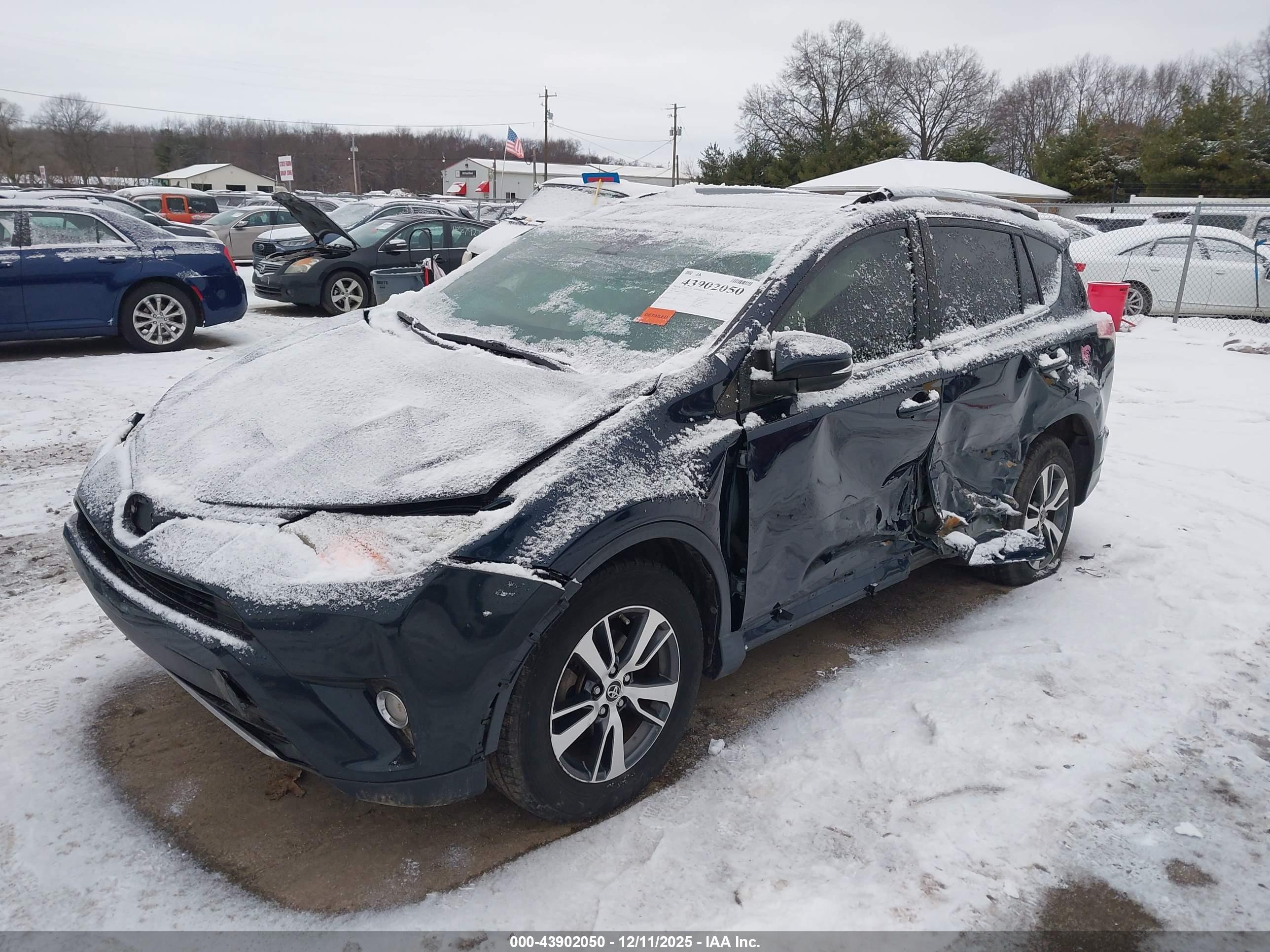 TOYOTA RAV4 image 6