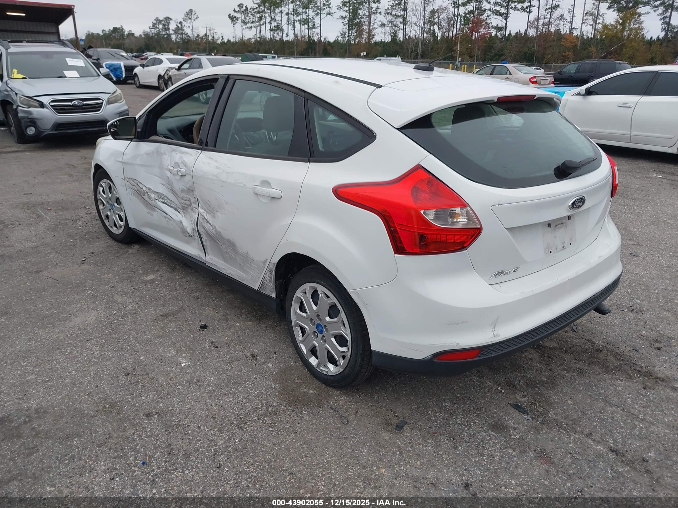 FORD FOCUS image 3