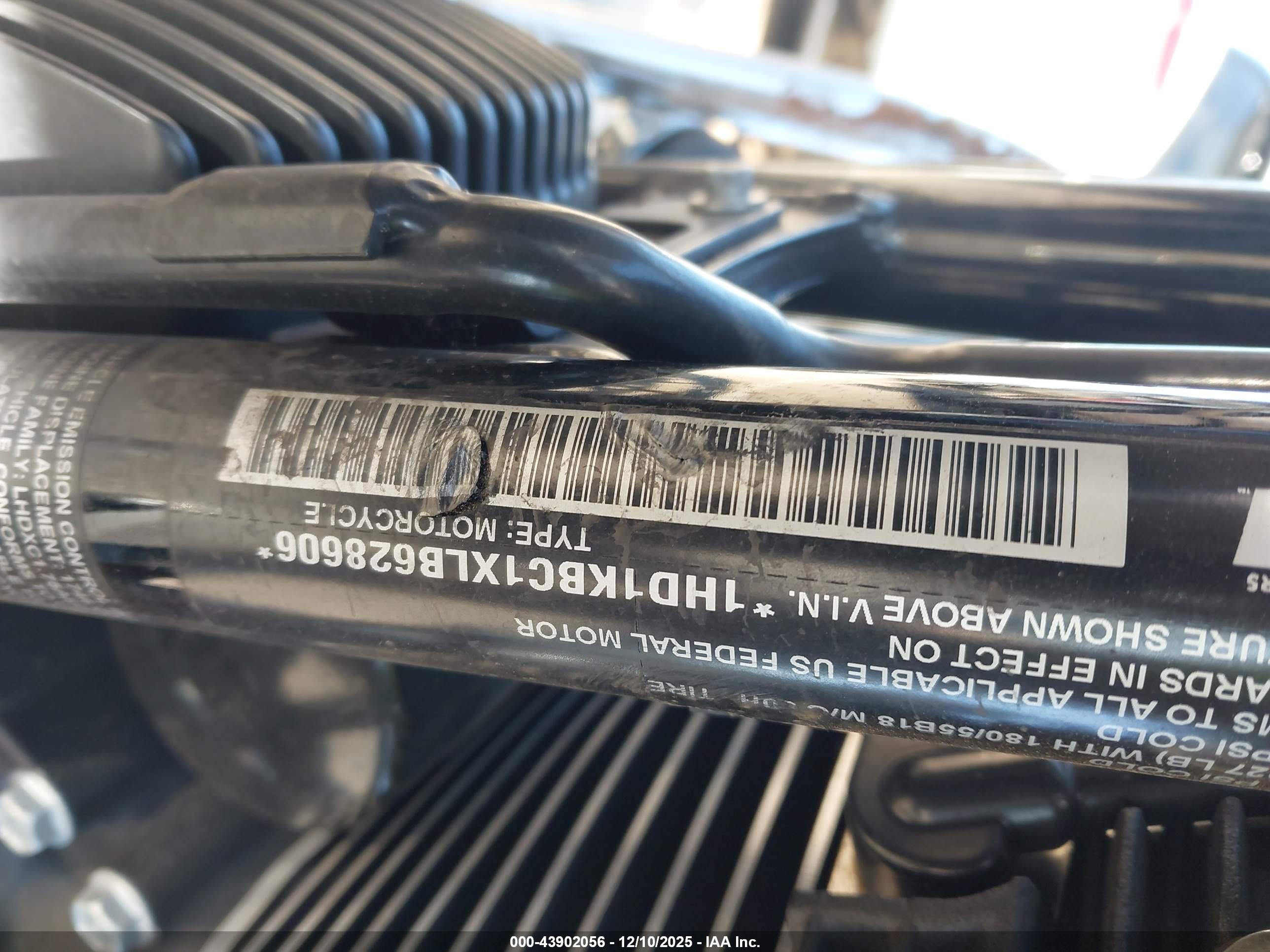 HARLEY-DAVIDSON FLHX image 10