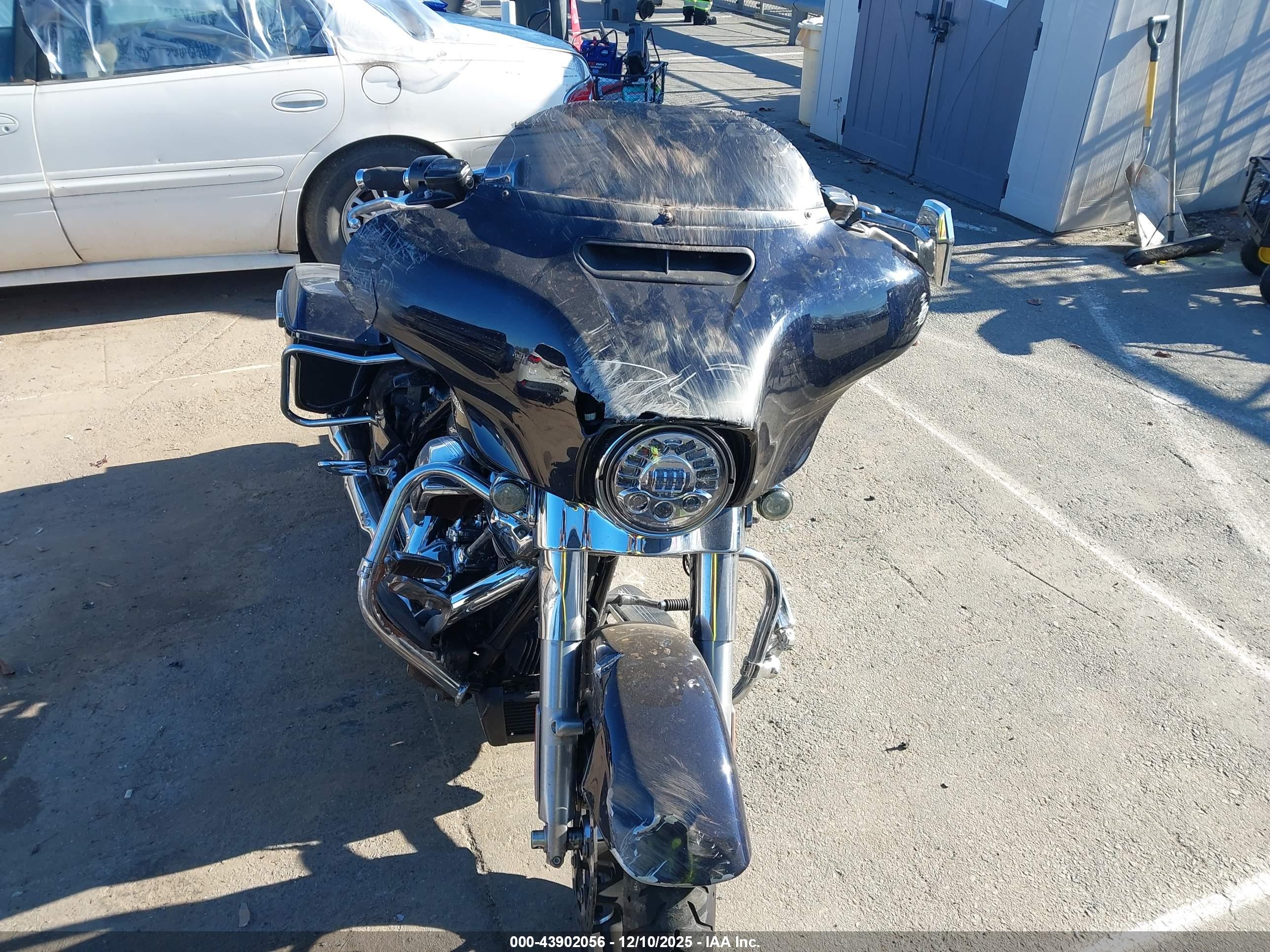 HARLEY-DAVIDSON FLHX image 5