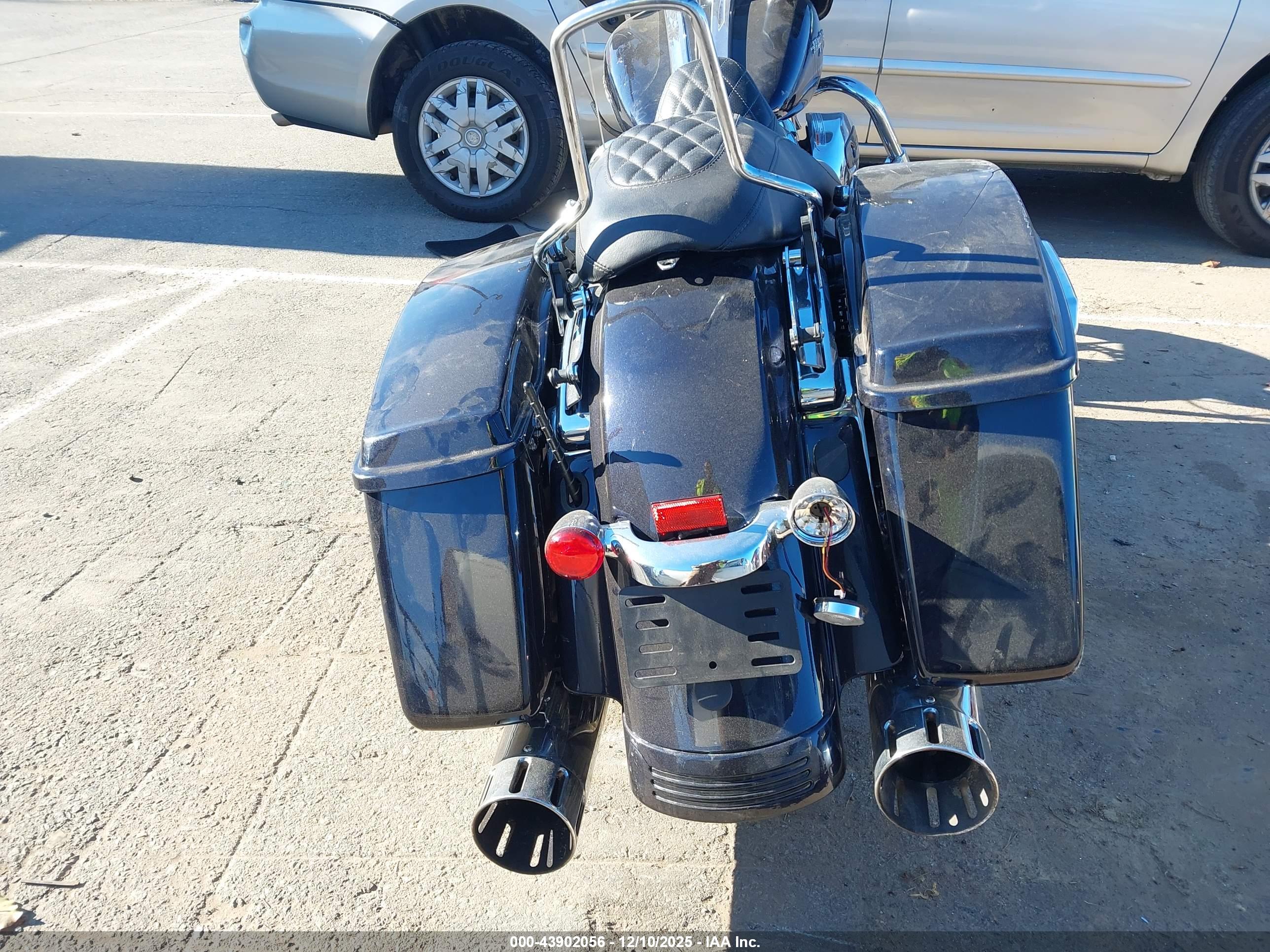 HARLEY-DAVIDSON FLHX image 6