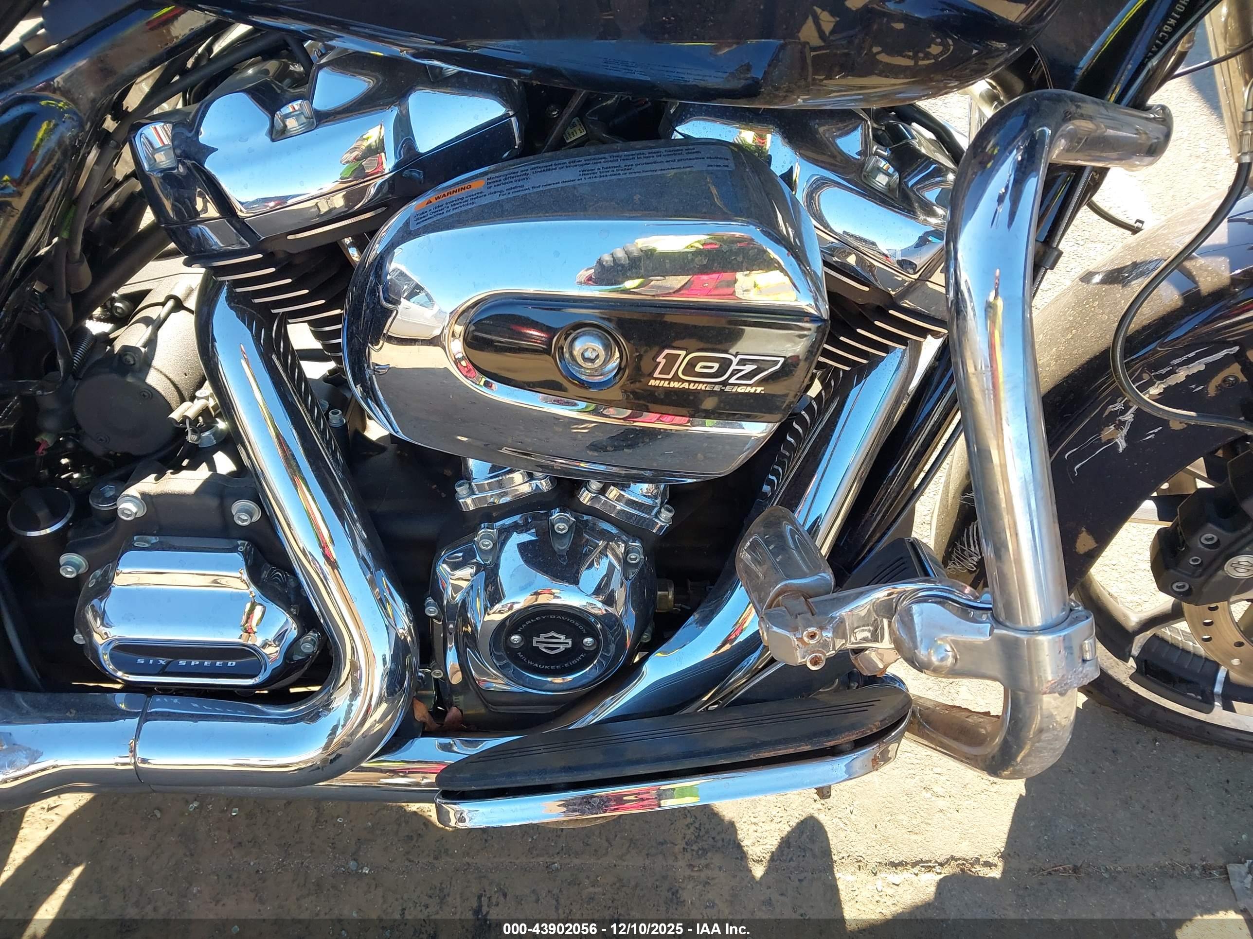 HARLEY-DAVIDSON FLHX image 8