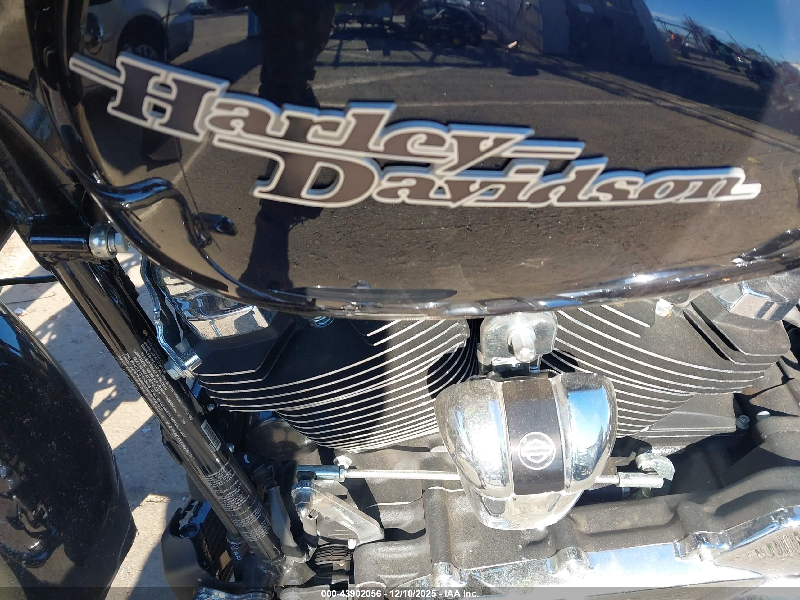 HARLEY-DAVIDSON FLHX image 9