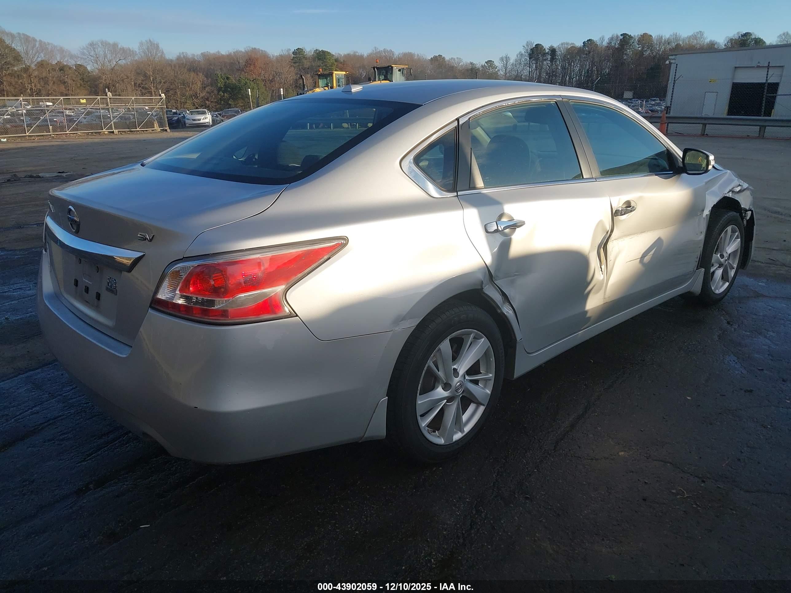 NISSAN ALTIMA image 4