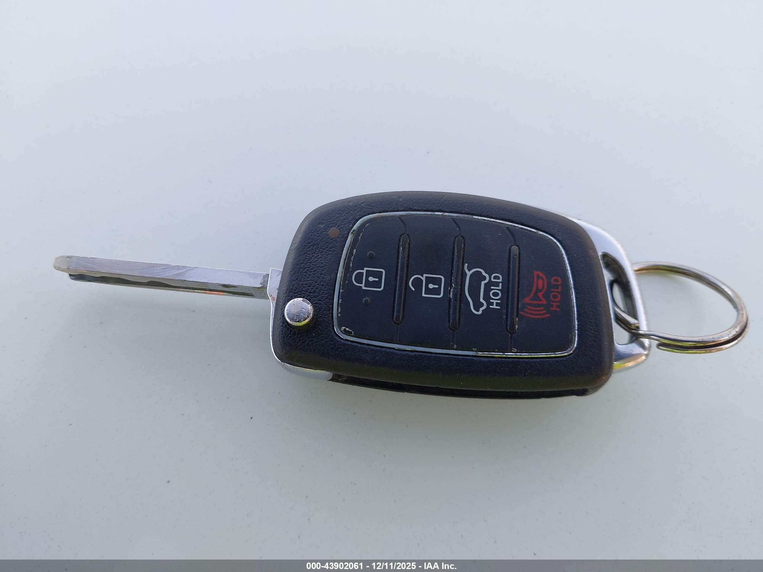 HYUNDAI SANTA image 11