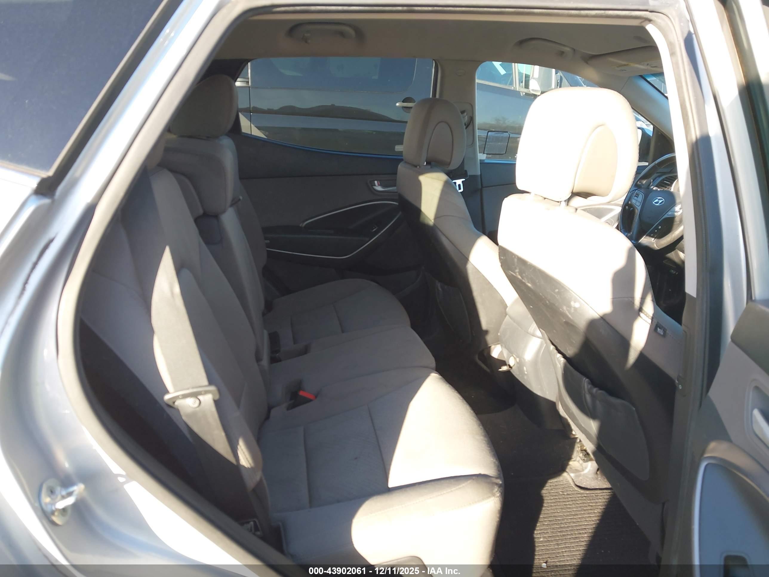 HYUNDAI SANTA image 8