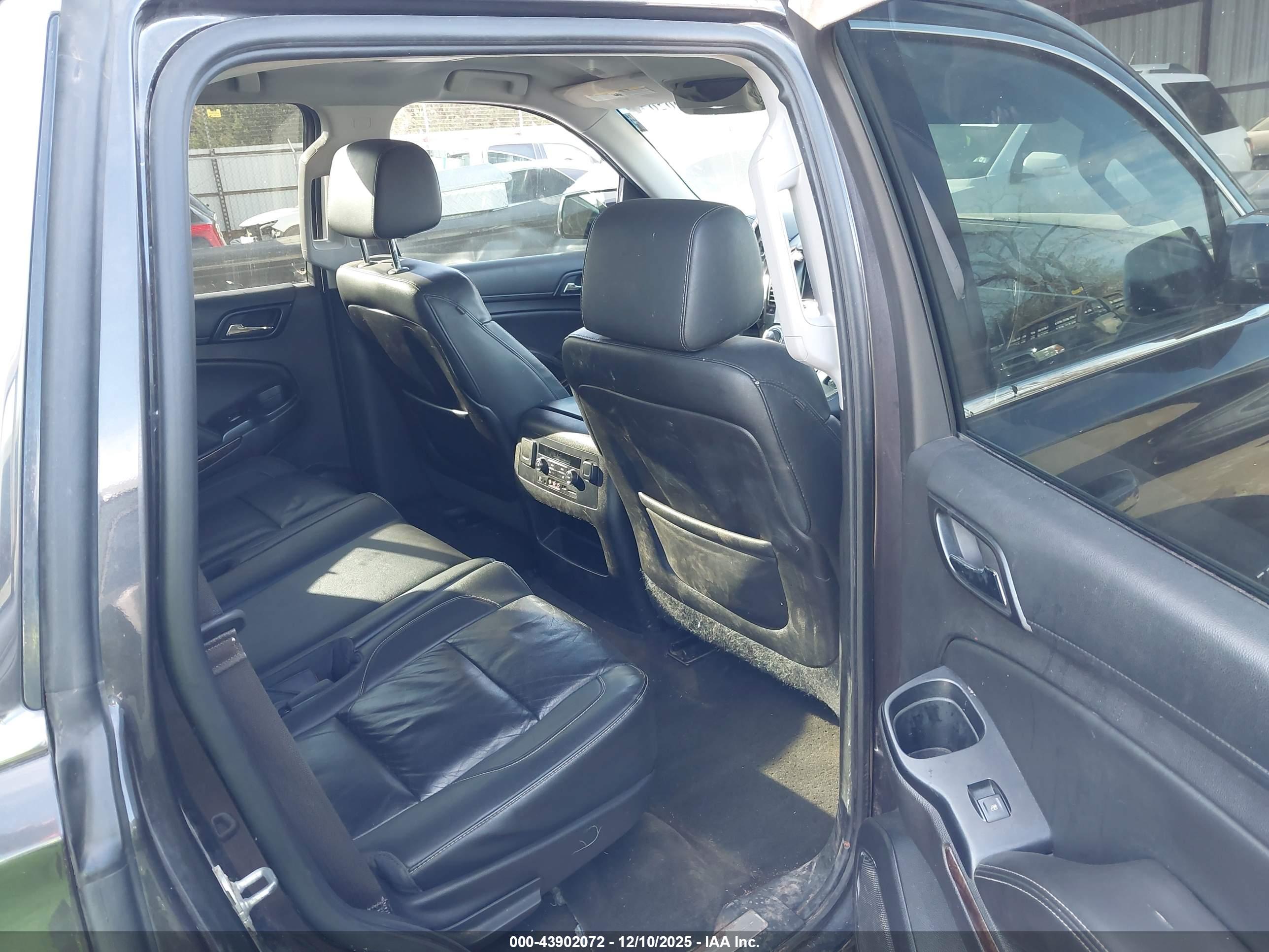 CHEVROLET TAHOE image 8
