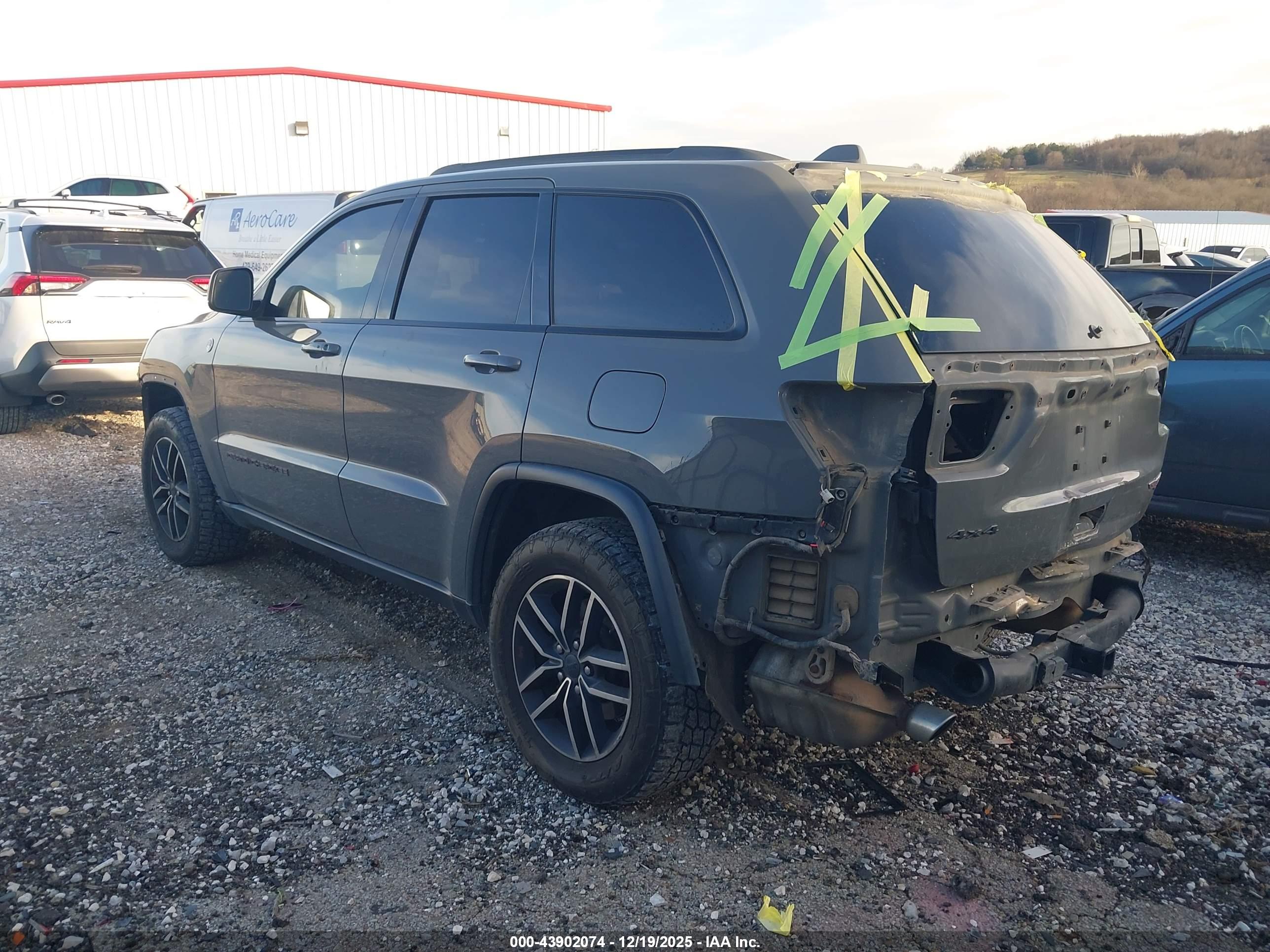 JEEP GRAND image 3