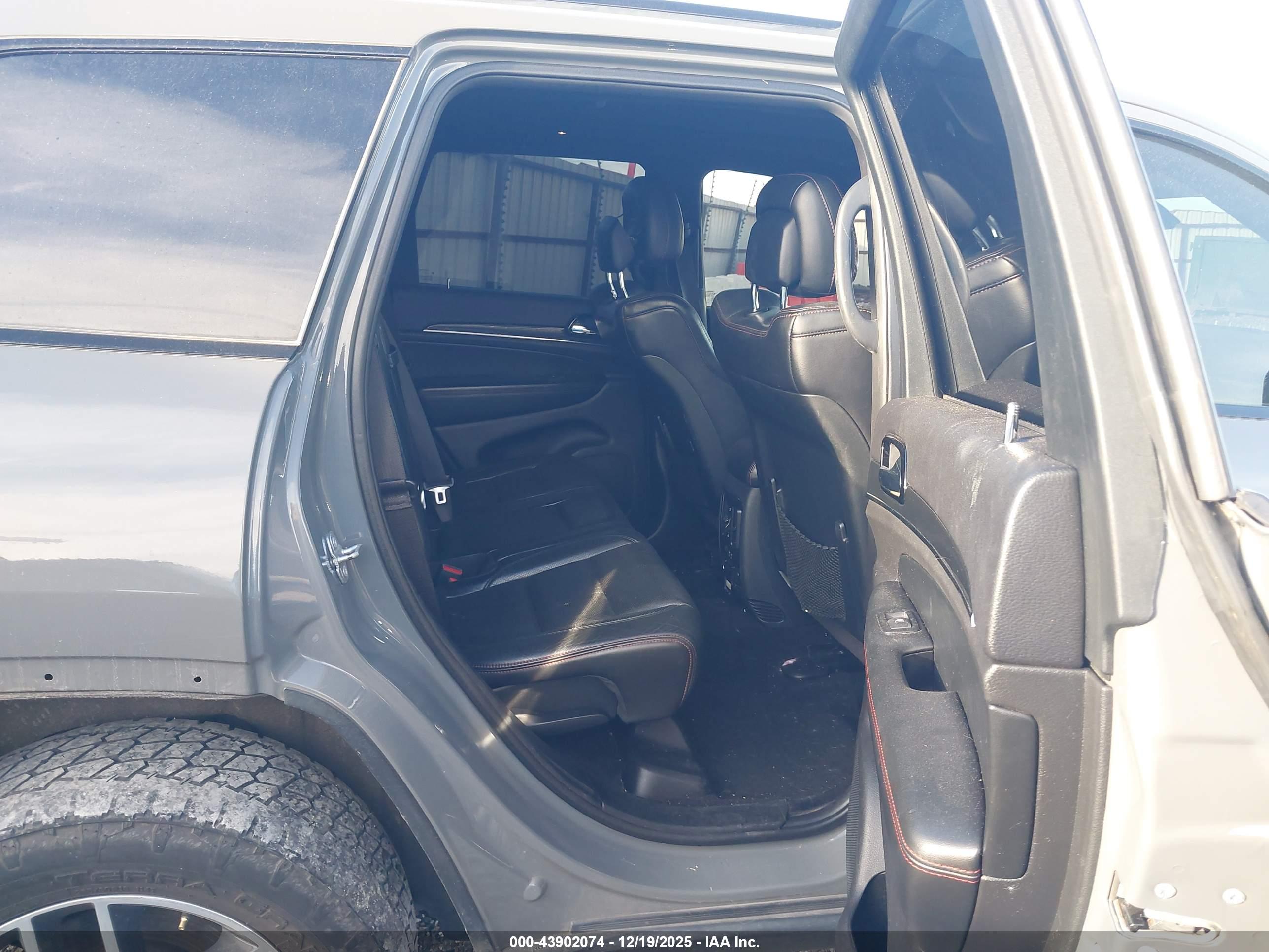 JEEP GRAND image 8