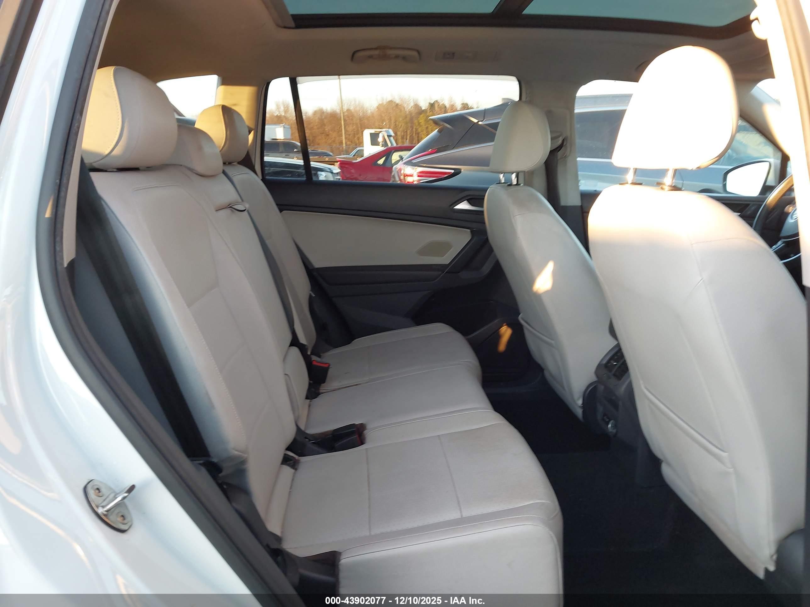 VOLKSWAGEN TIGUAN image 8