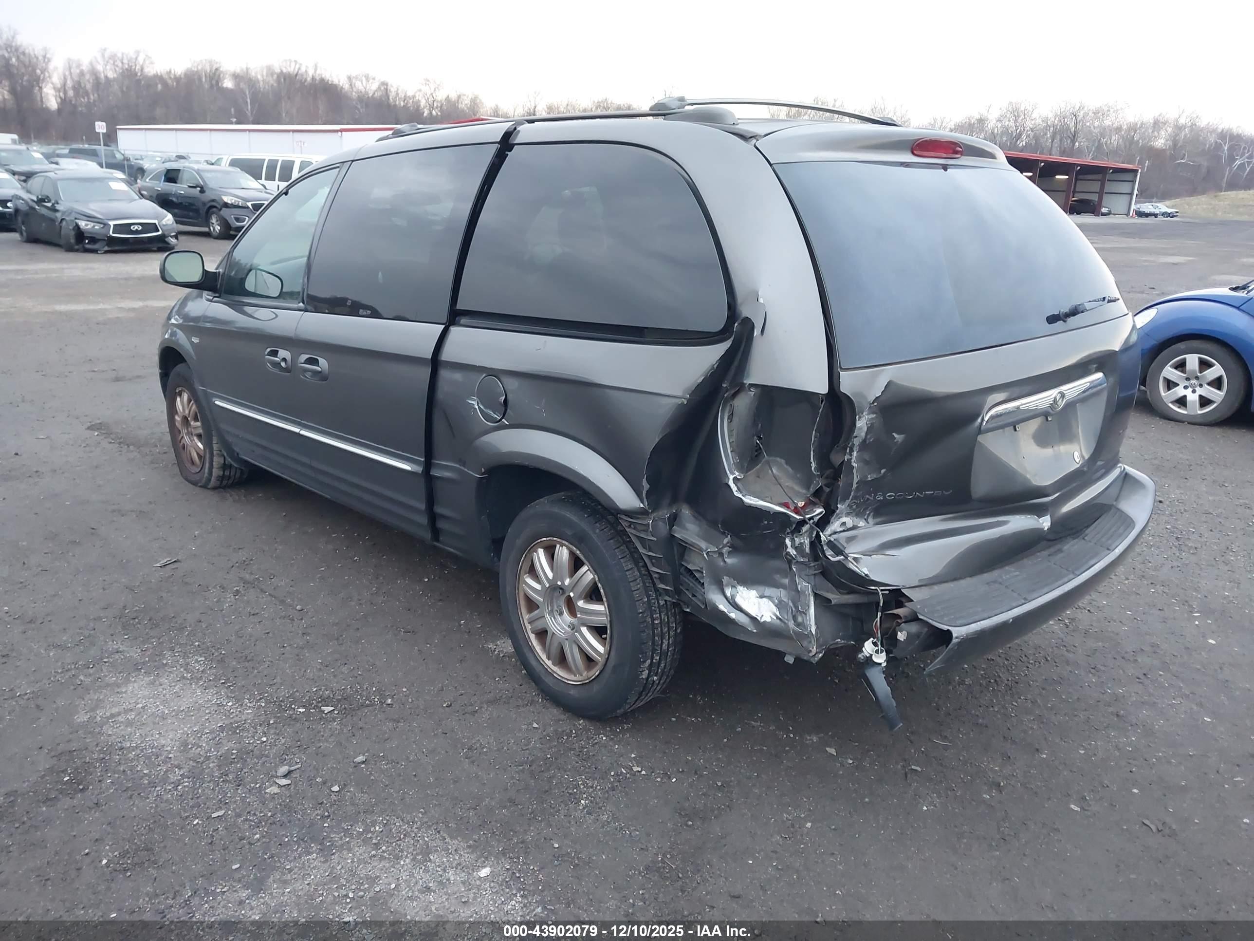 CHRYSLER TOWN image 3