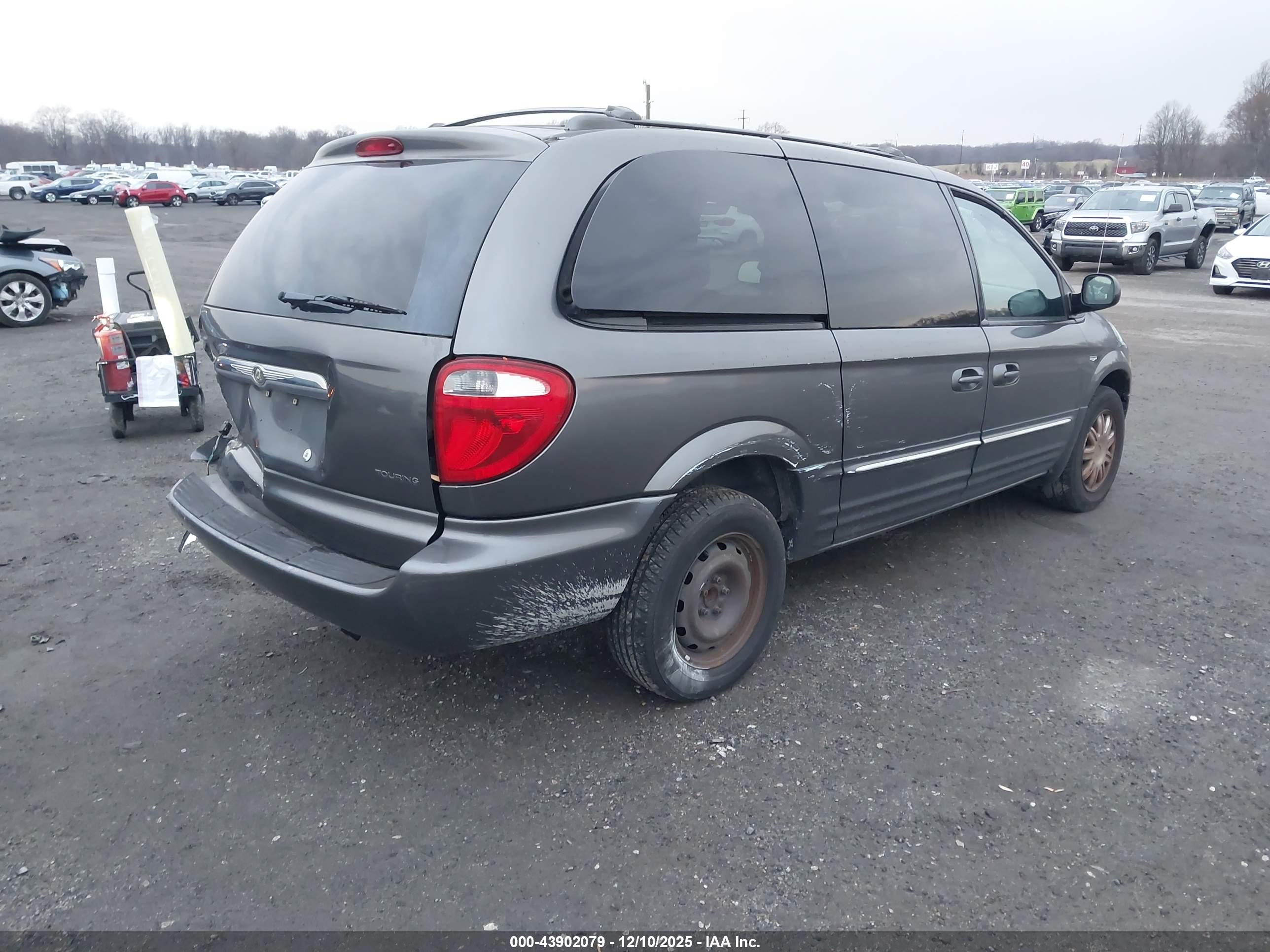 CHRYSLER TOWN image 4
