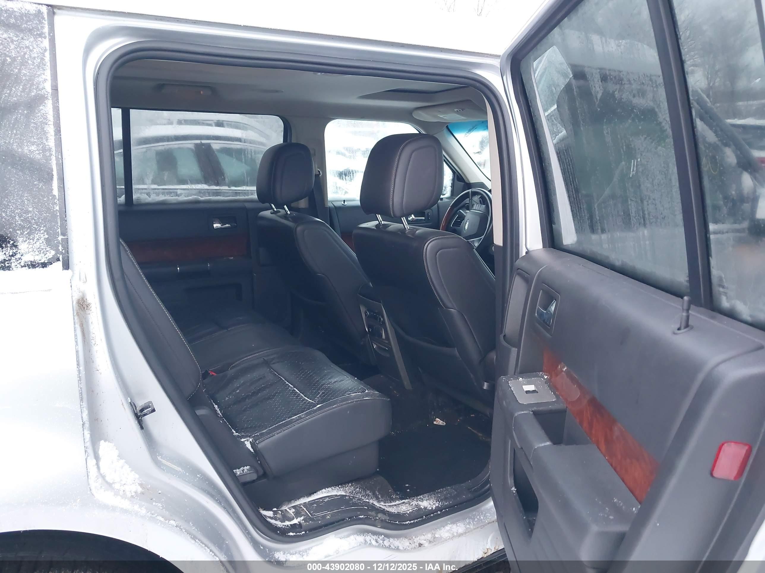 FORD FLEX image 8