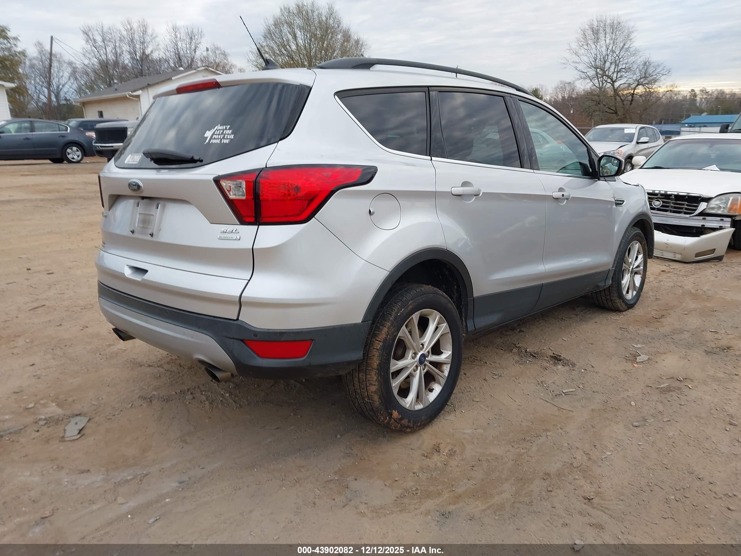 FORD ESCAPE image 4