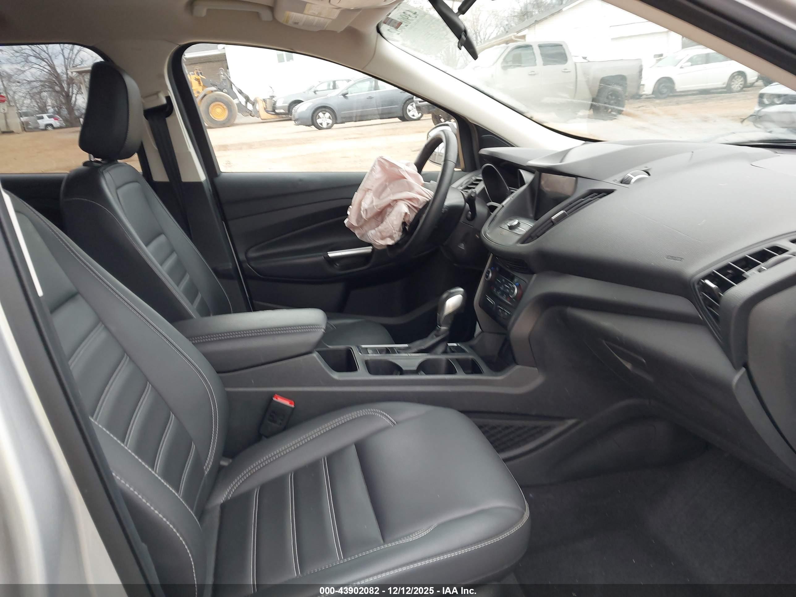 FORD ESCAPE image 5