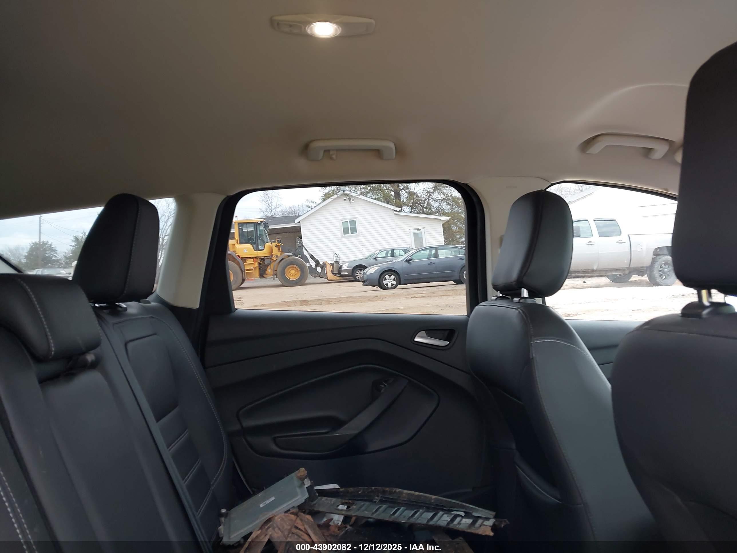 FORD ESCAPE image 8