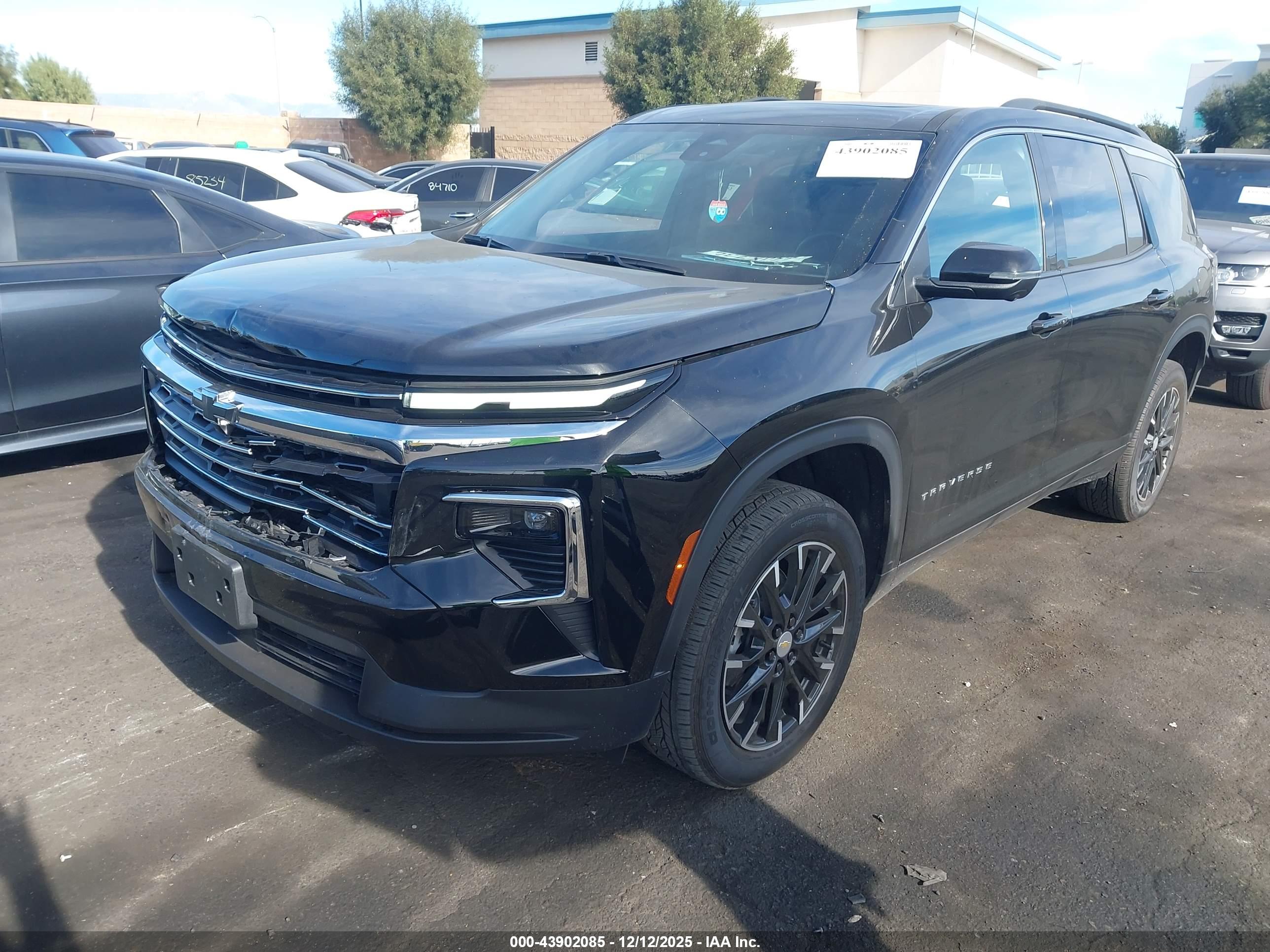 CHEVROLET TRAVERSE image 2