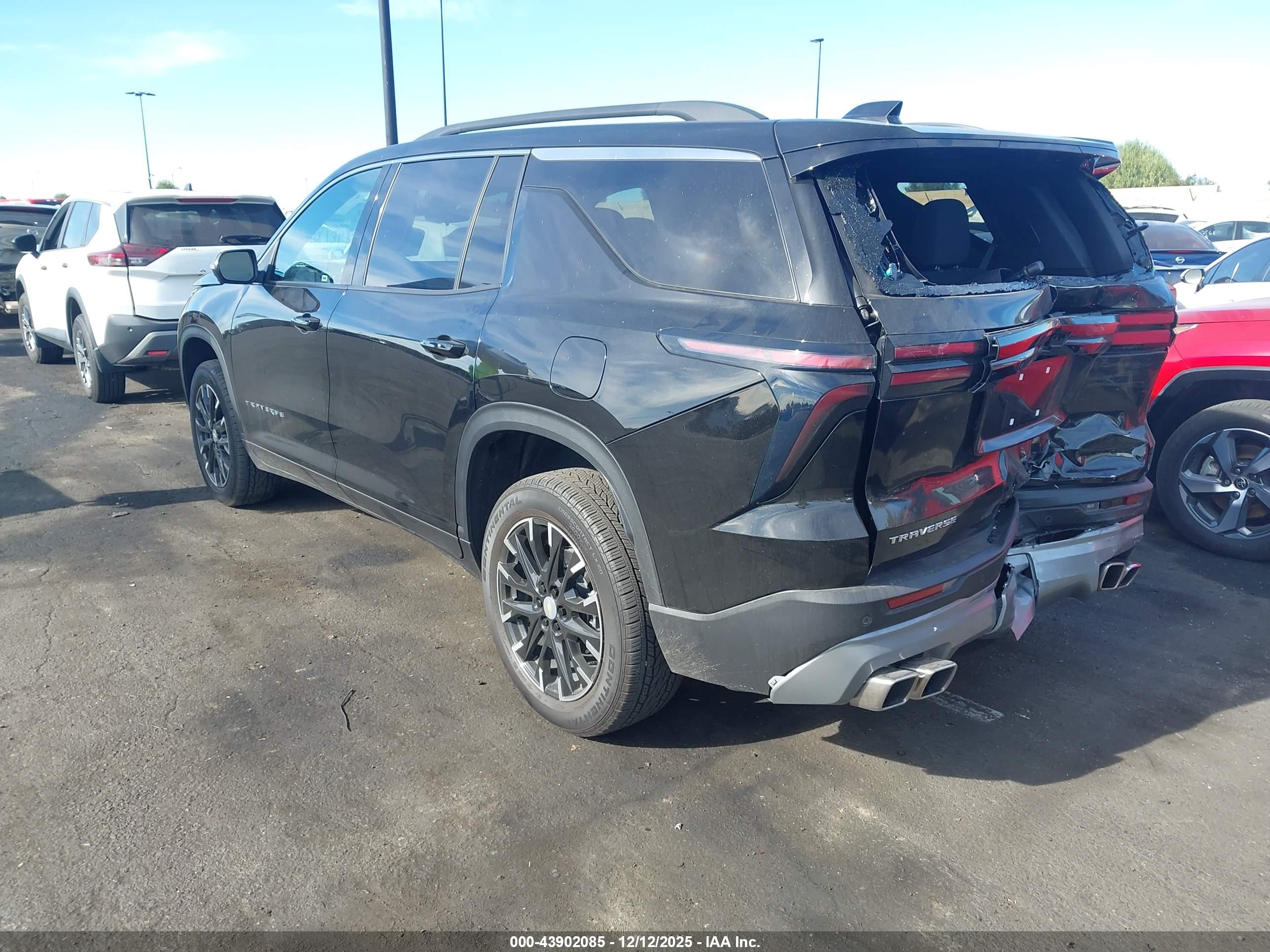 CHEVROLET TRAVERSE image 3
