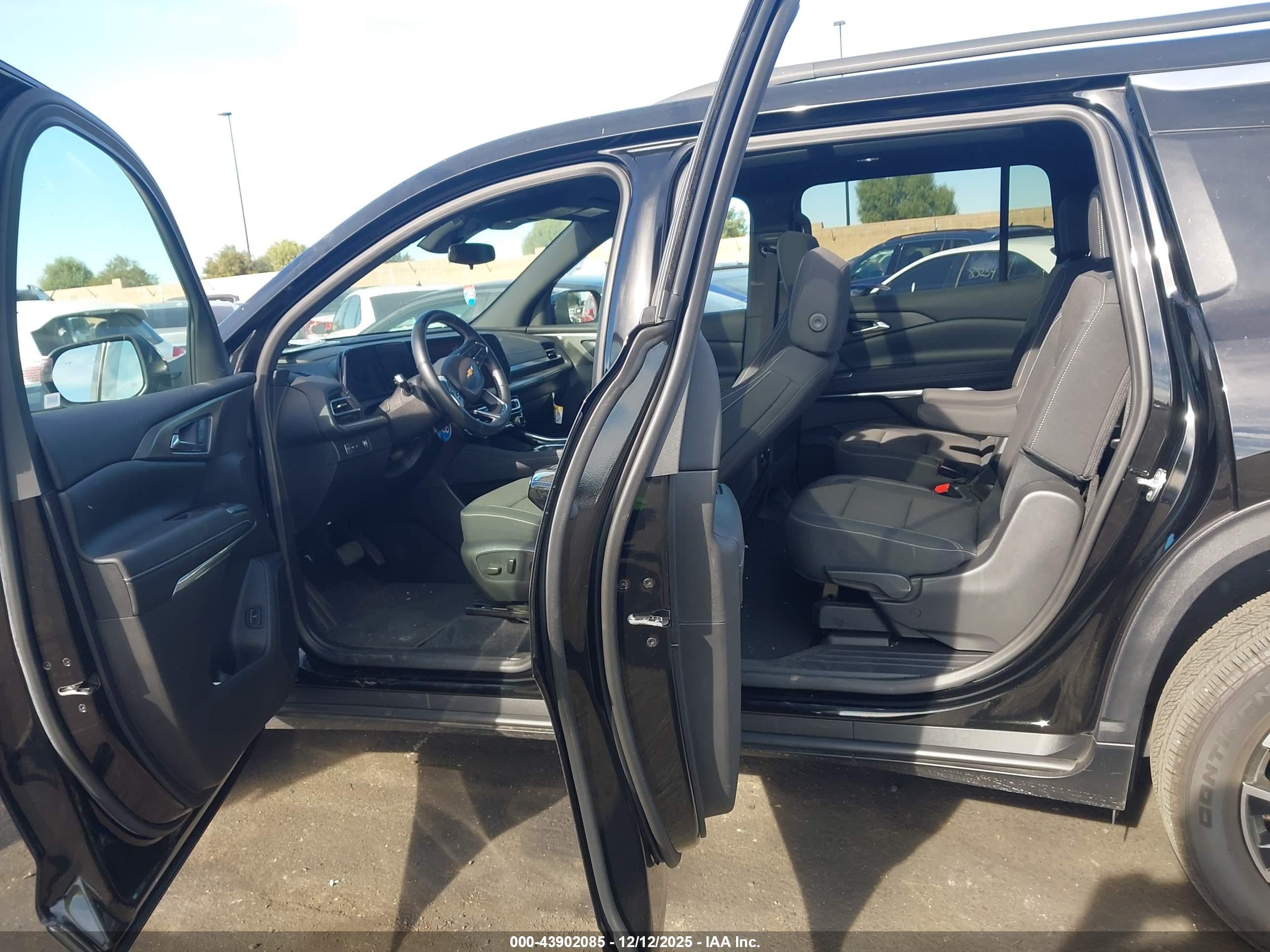 CHEVROLET TRAVERSE image 8