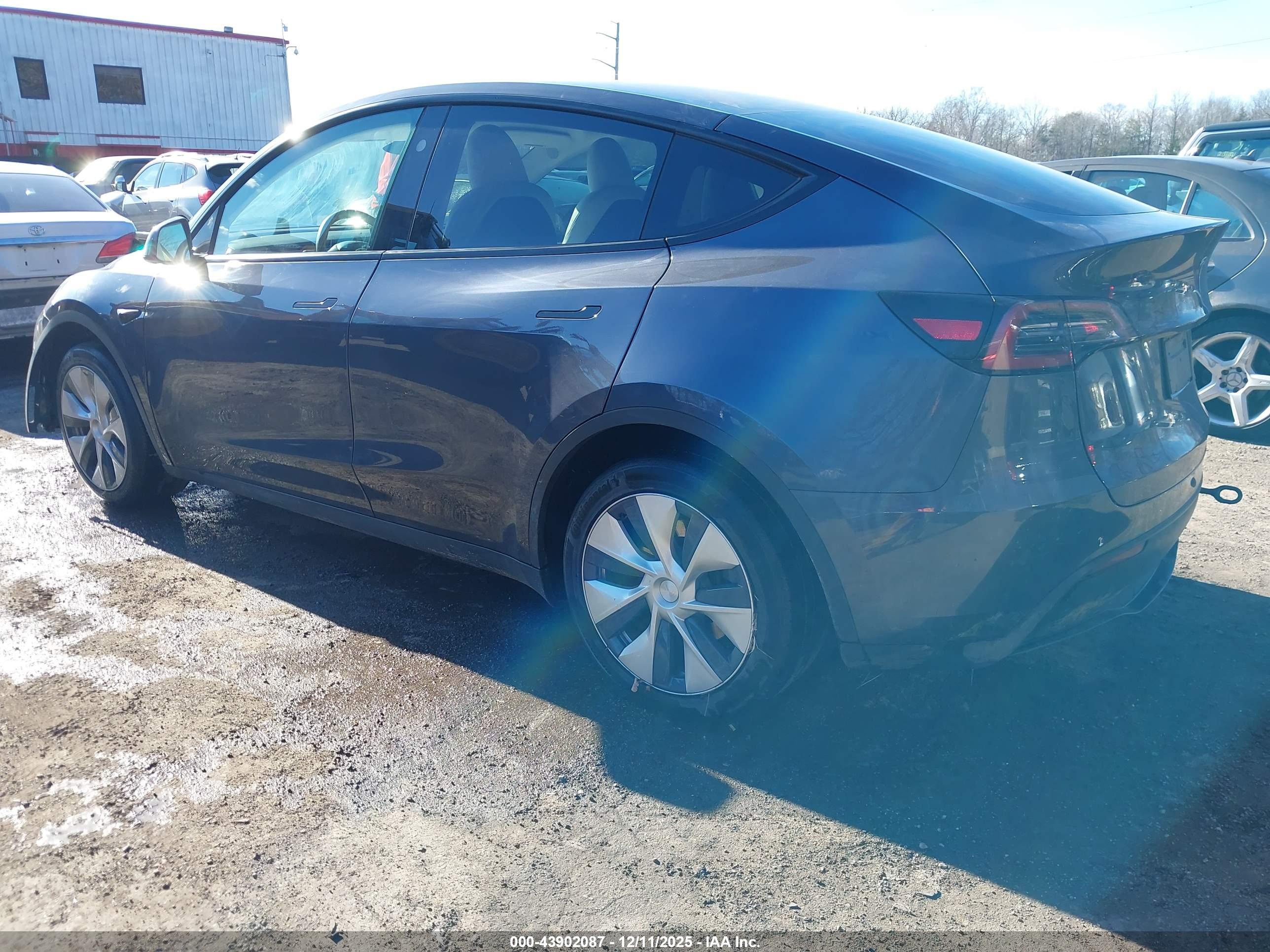 TESLA MODEL image 3